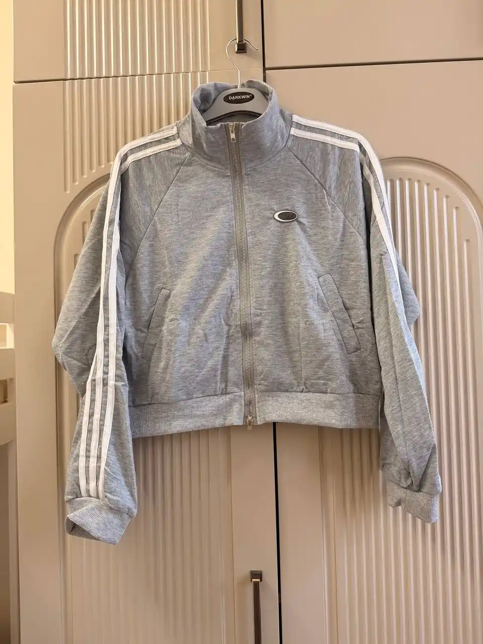 Qisqa fermuarli ayollar sport koftasi - EllyFashion