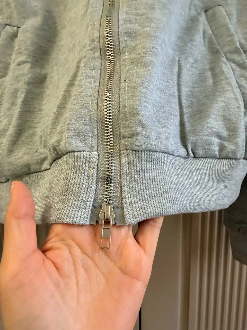 Qisqa fermuarli ayollar sport koftasi - EllyFashion