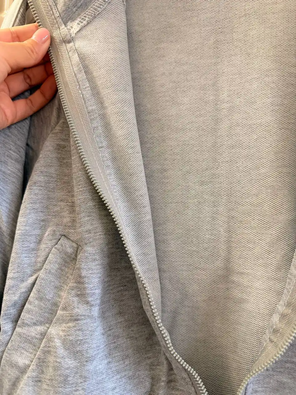 Qisqa fermuarli ayollar sport koftasi - EllyFashion