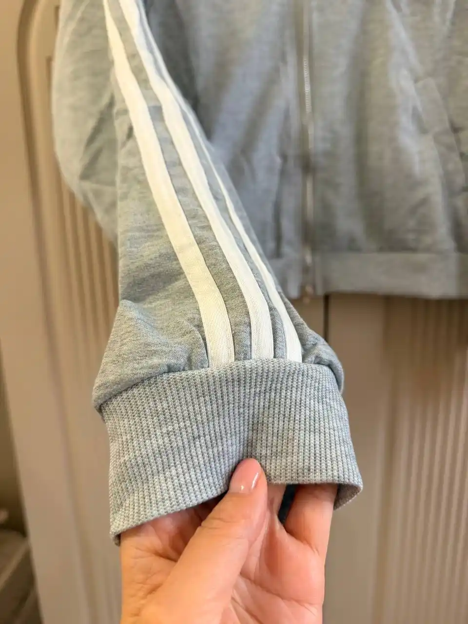 Qisqa fermuarli ayollar sport koftasi - EllyFashion
