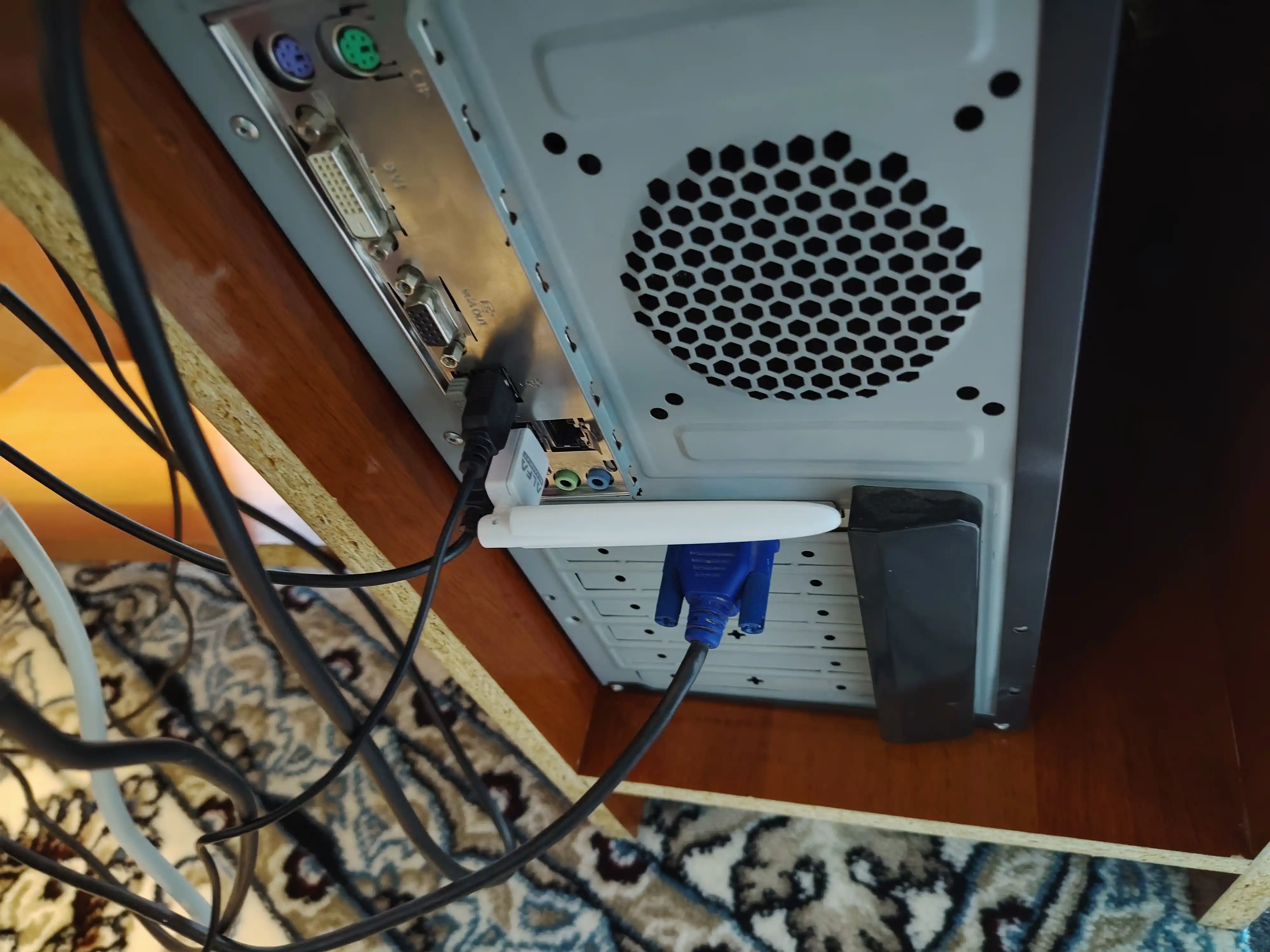 Wi-Fi adapteri USB ALFA Wi-Fi 2,4 GGs va 150 Mbit/s quvvatga ega