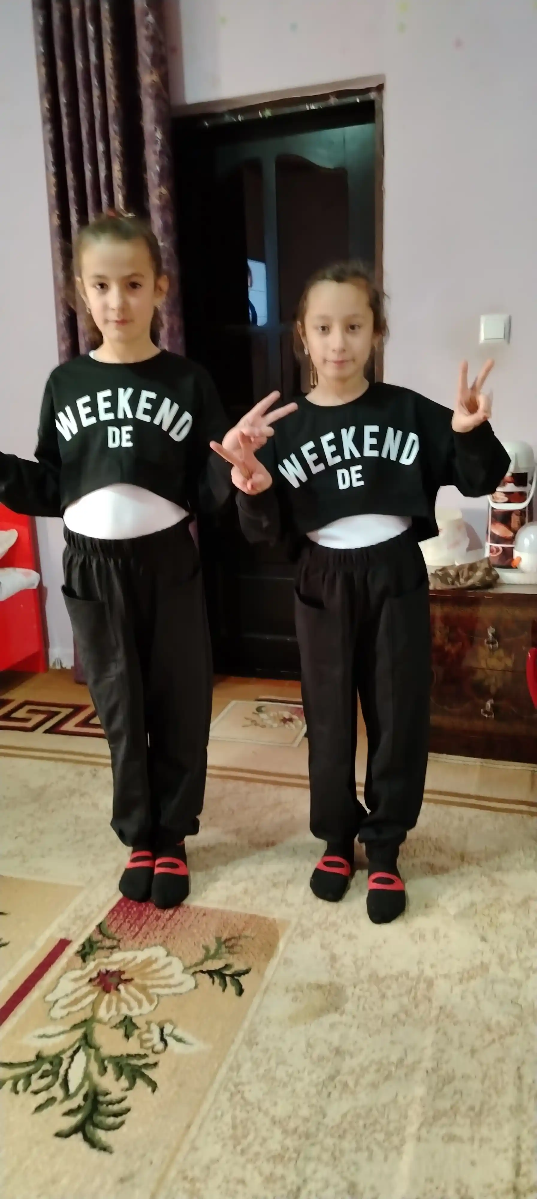 Qizlar uchun Playowo 3 qismli to‘plam uzun yengli ustki kiyim, qovurg‘ali mayka, joggerlar