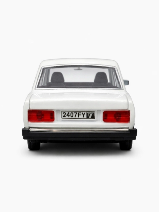 Jiguli 2107 avtomobil suveniri – retro kolleksion model mashina, metaldan yasalgan