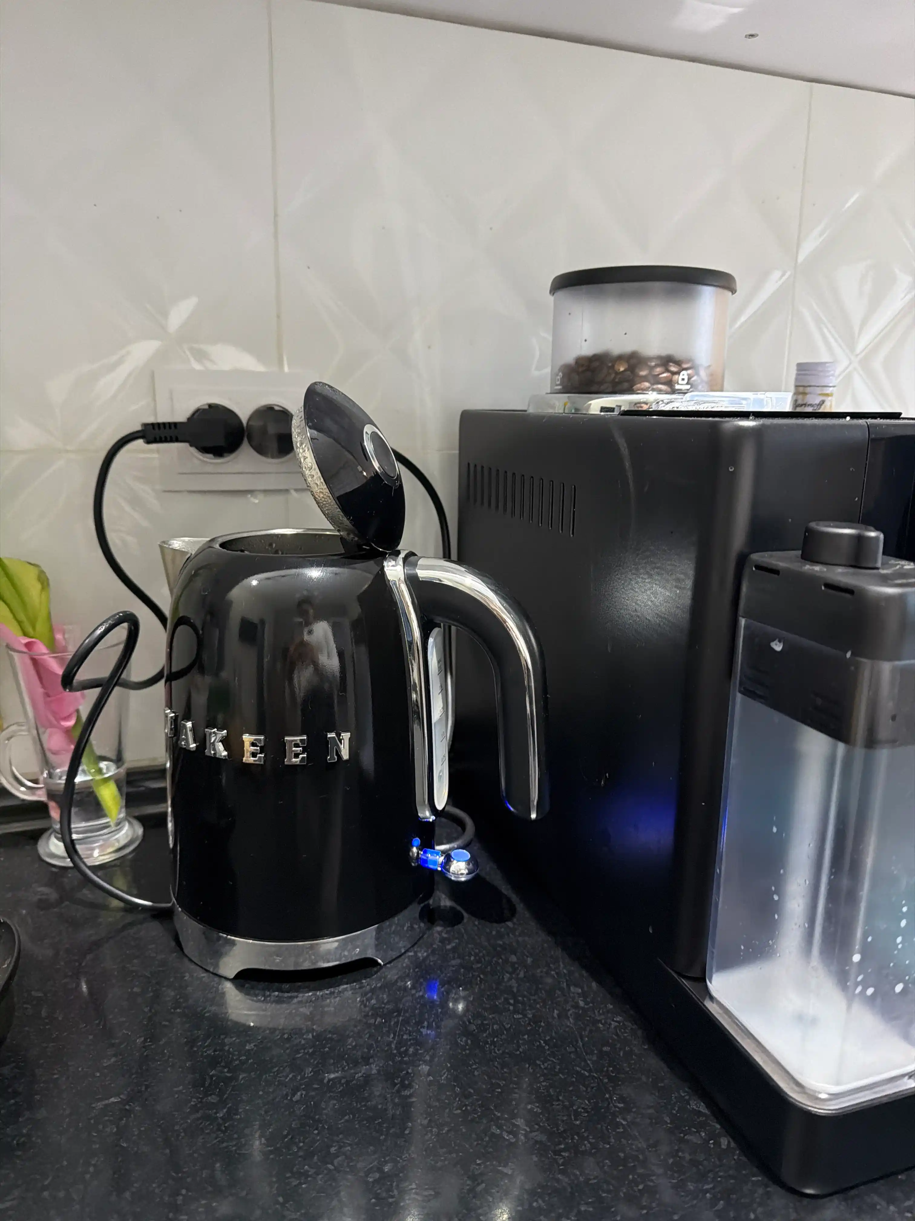 Uakeen elektr choynagi – tez qaynaydi, sovg‘a uchun ideal, 3 xil rangda