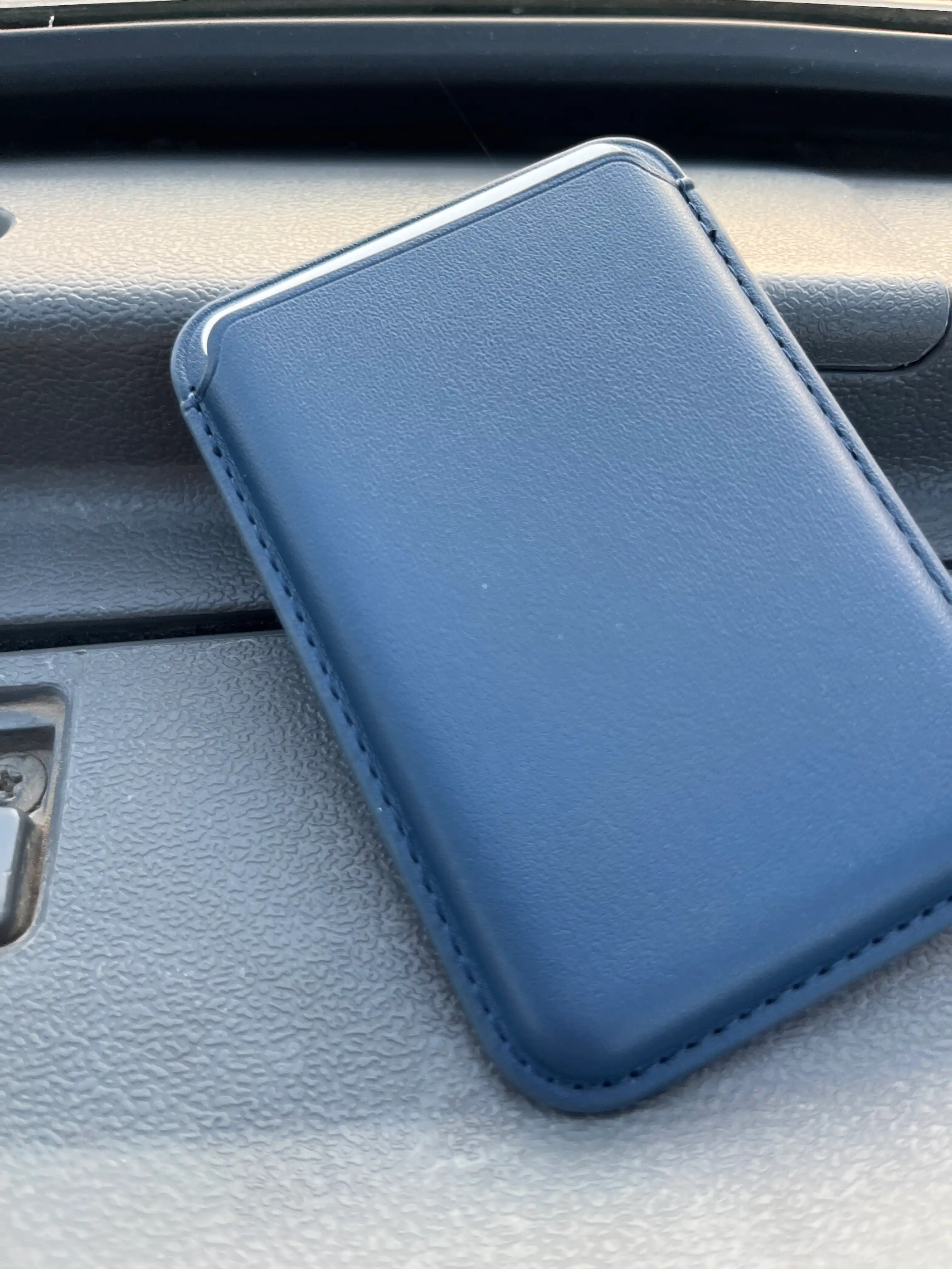IPhone uchun MagSafe kartxolder, bank kartalari uchun