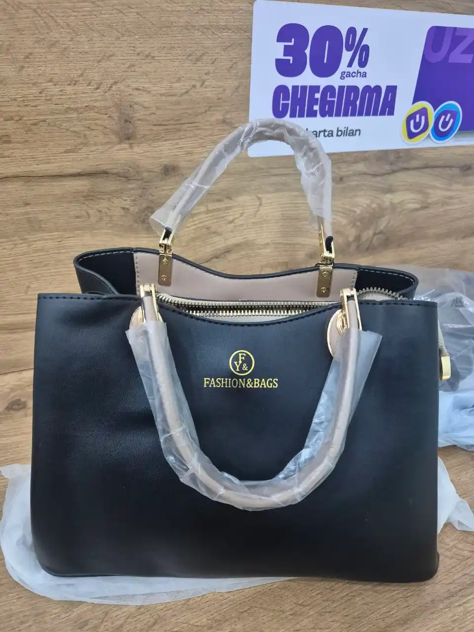 Tasmali va gulli ayollar charm sumkasi