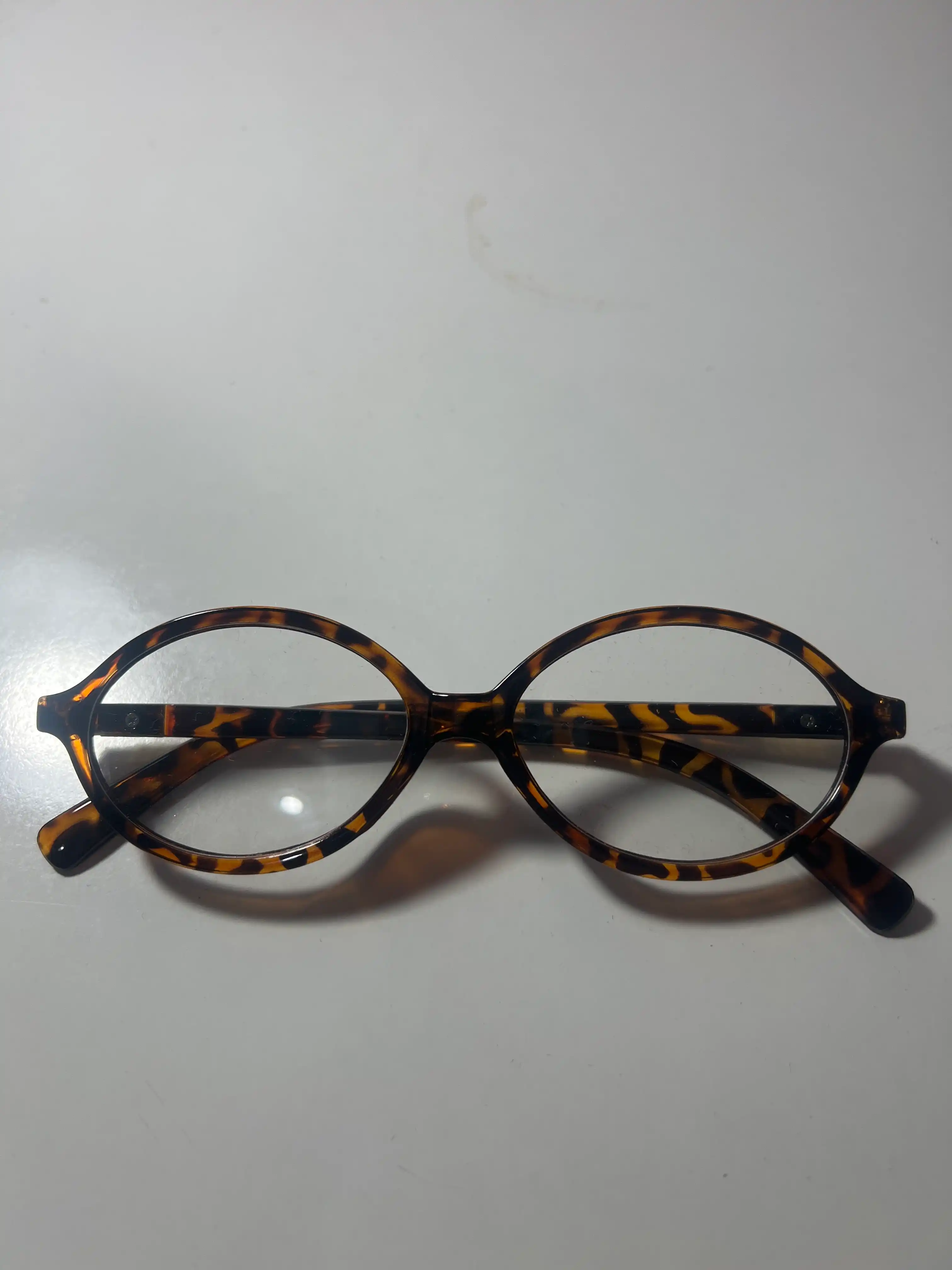 "Chic Vision" ayollar ko‘zoynagi, imij ko'z oynagi, nafis dizayn