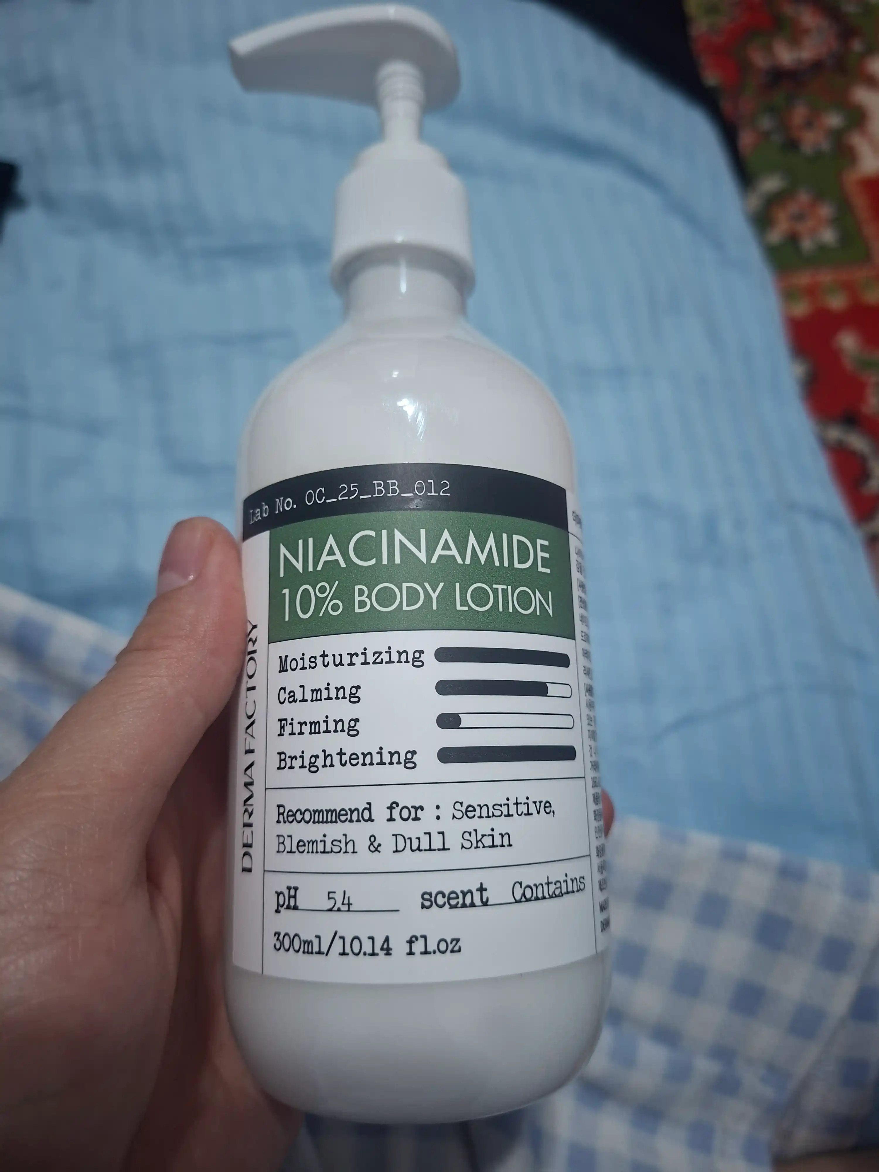 Ежедневный осветляющий лосьон для тела Derma Factory Niacinamide 10% Body Lotion, 300 мл