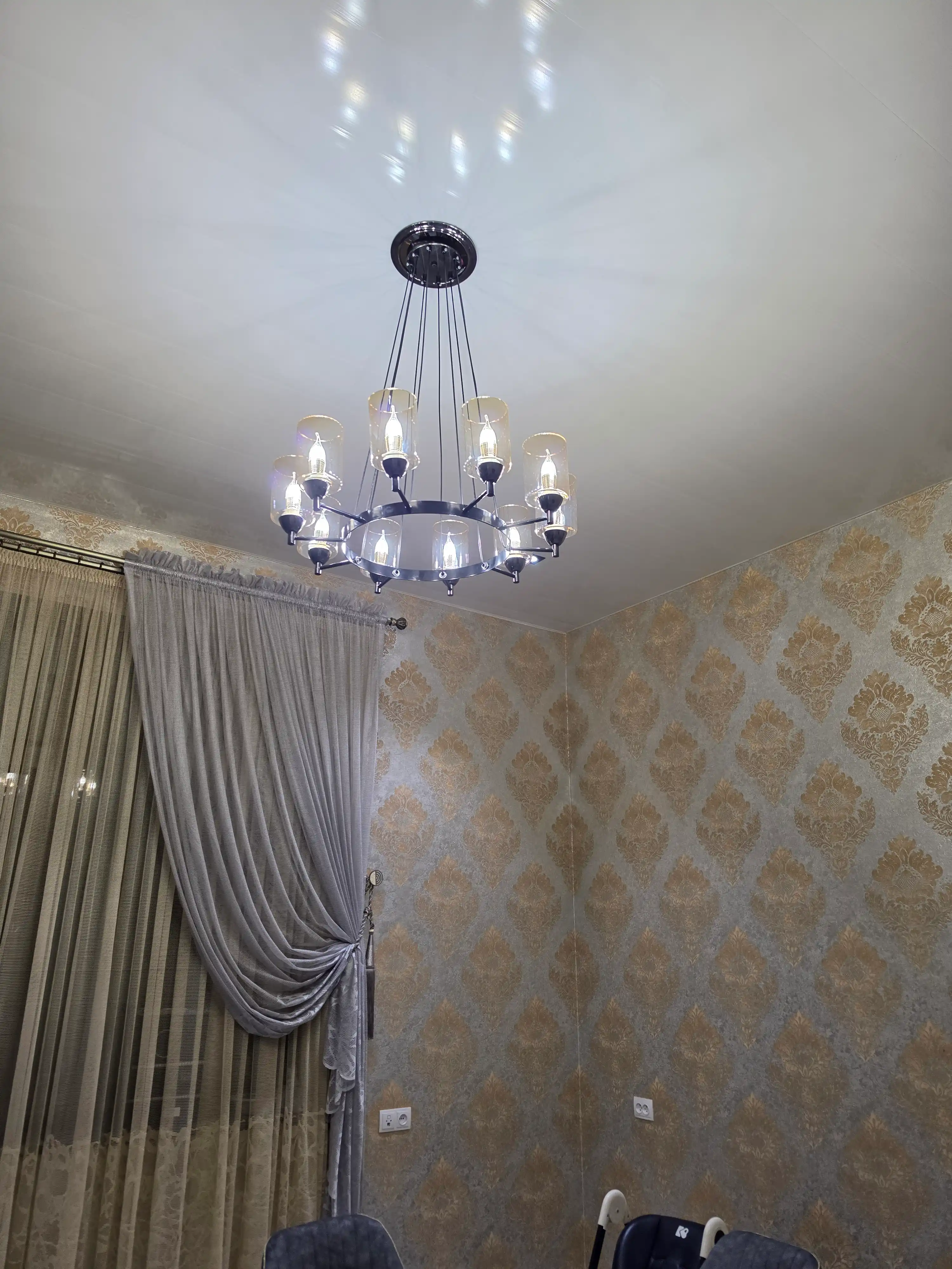 Dizayner lyustra, 10 lampali, shisha plafon, 30 m² gacha, balandligi sozlanish