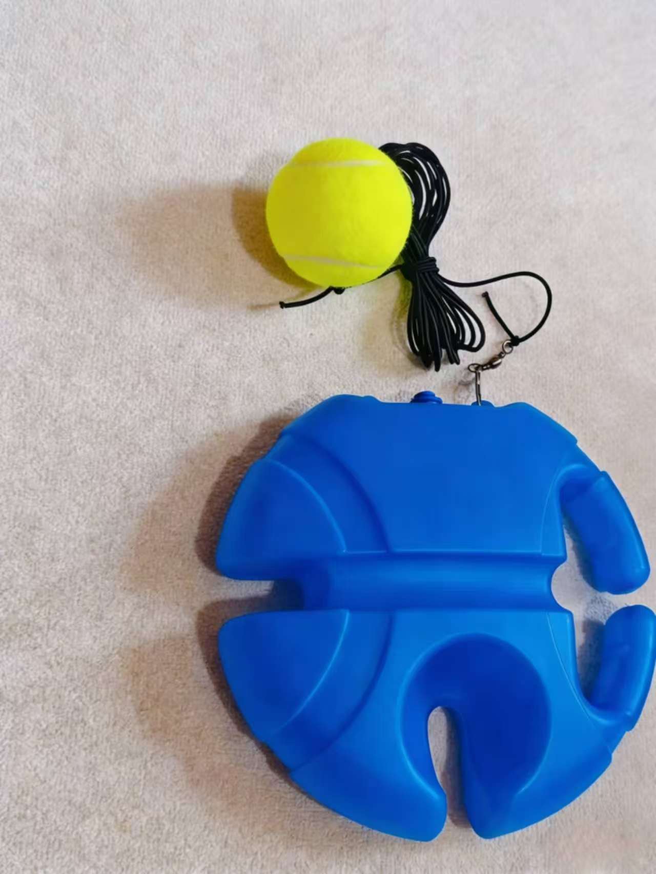 Tennis trenajyori, yangi boshlanuvchilar uchun mos keladigan yakka mashq qurilmasi