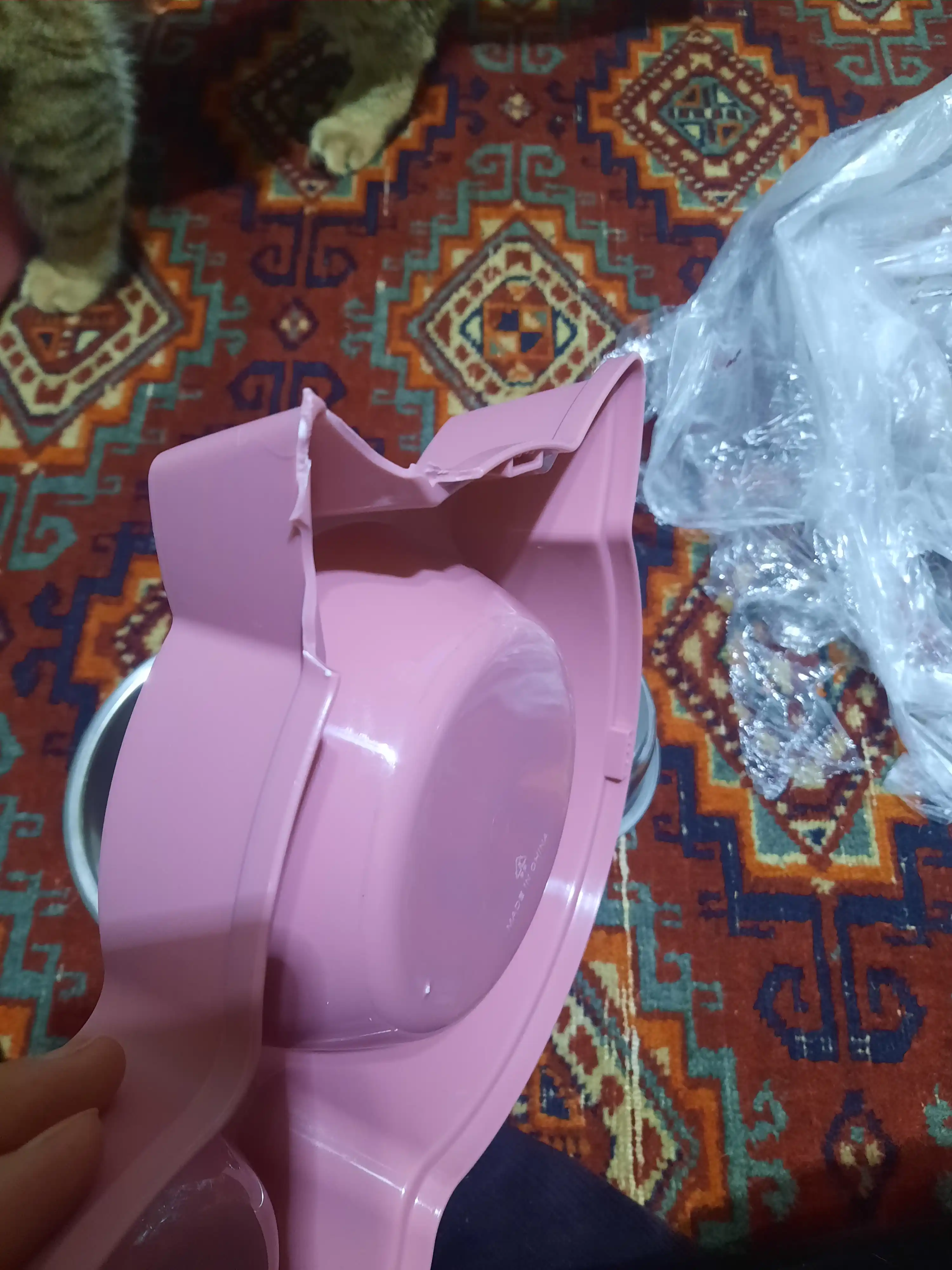 Mushuklar va itlar uchun sirpanmaydigan taglikli qo'shaloq metall idish