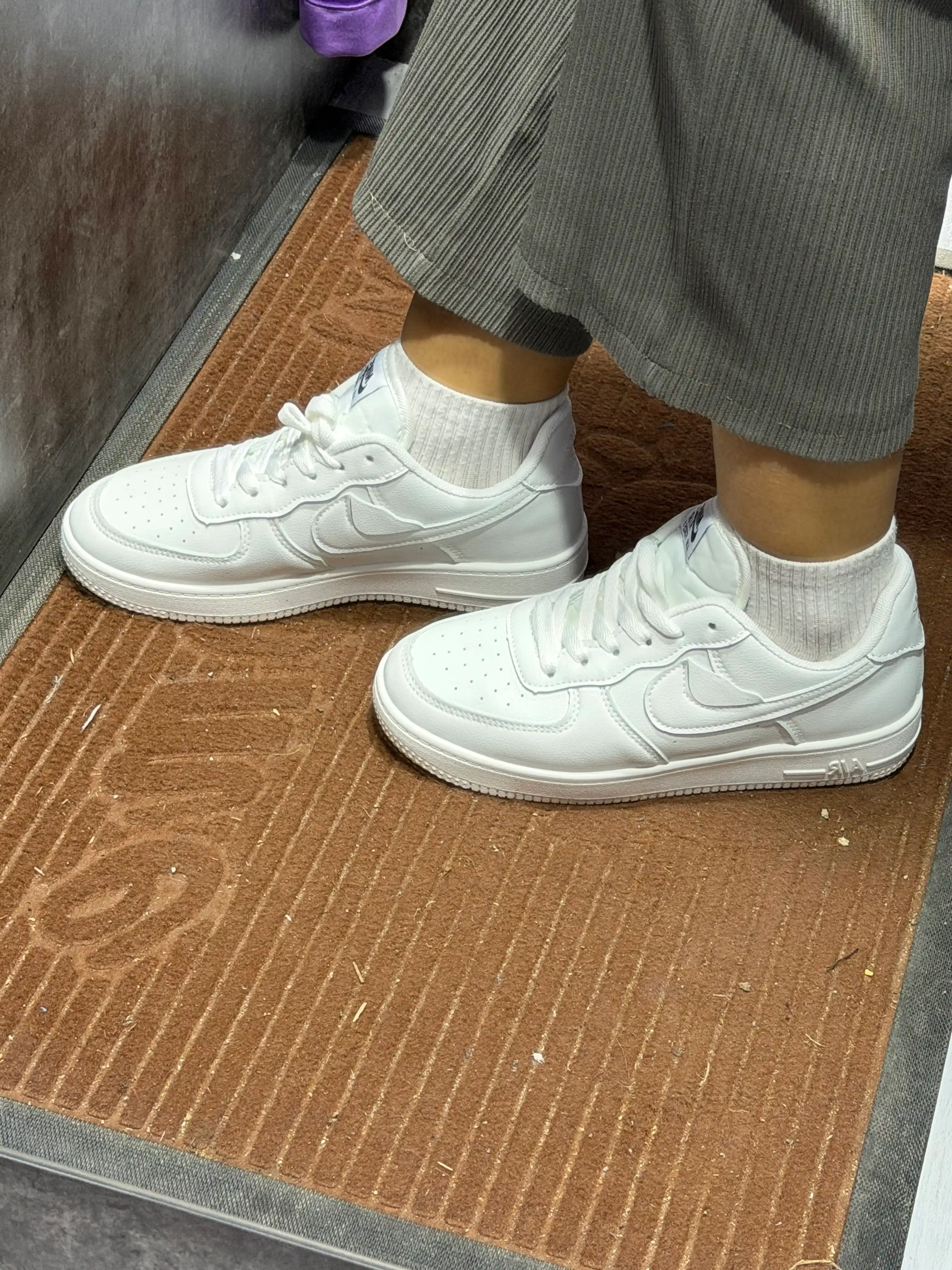 Erkaklar va Ayollar uchun universal sport krossovkalari NIKE AIR FORCE 36-44