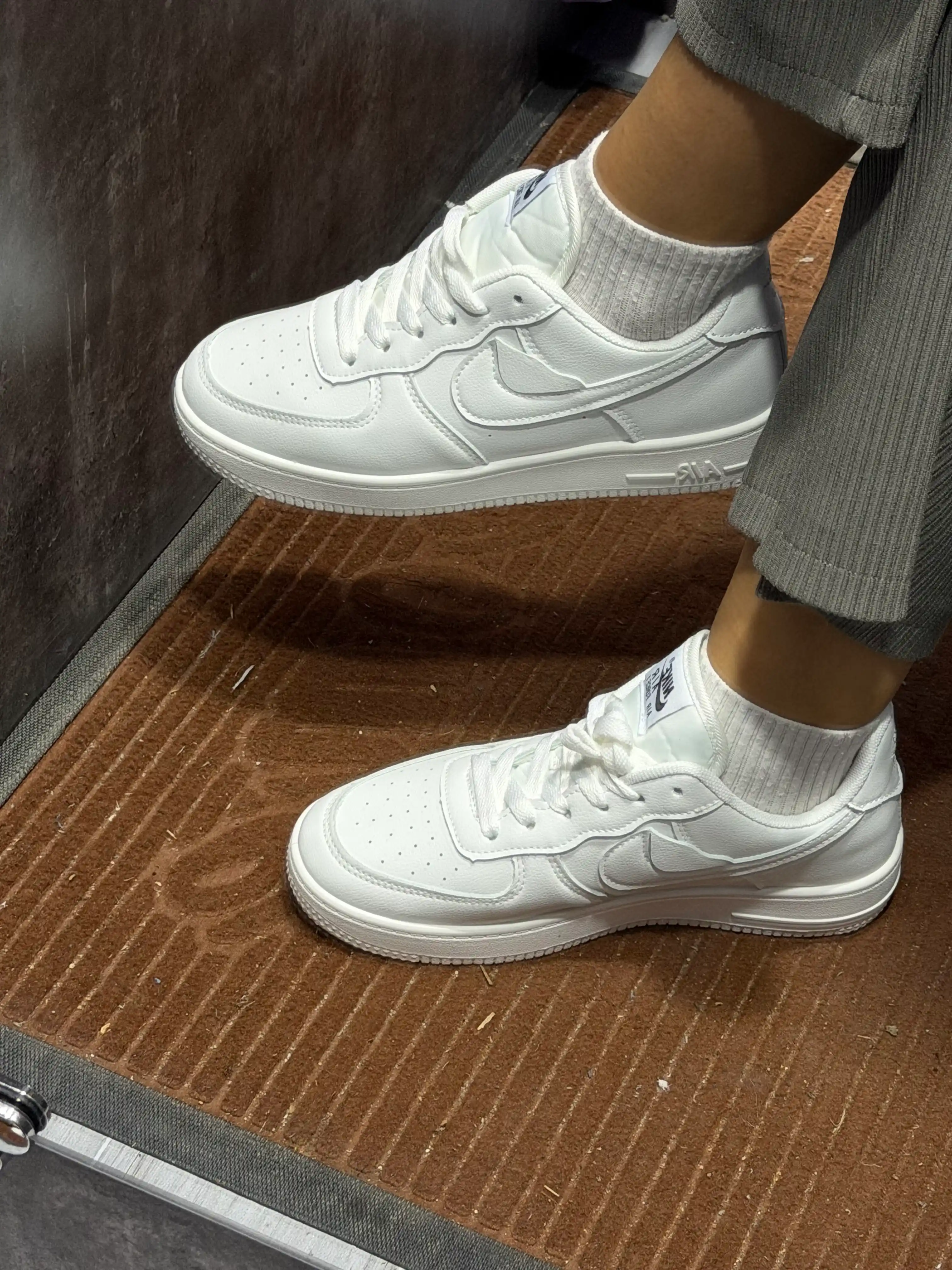 Erkaklar va Ayollar uchun universal sport krossovkalari NIKE AIR FORCE 36-44