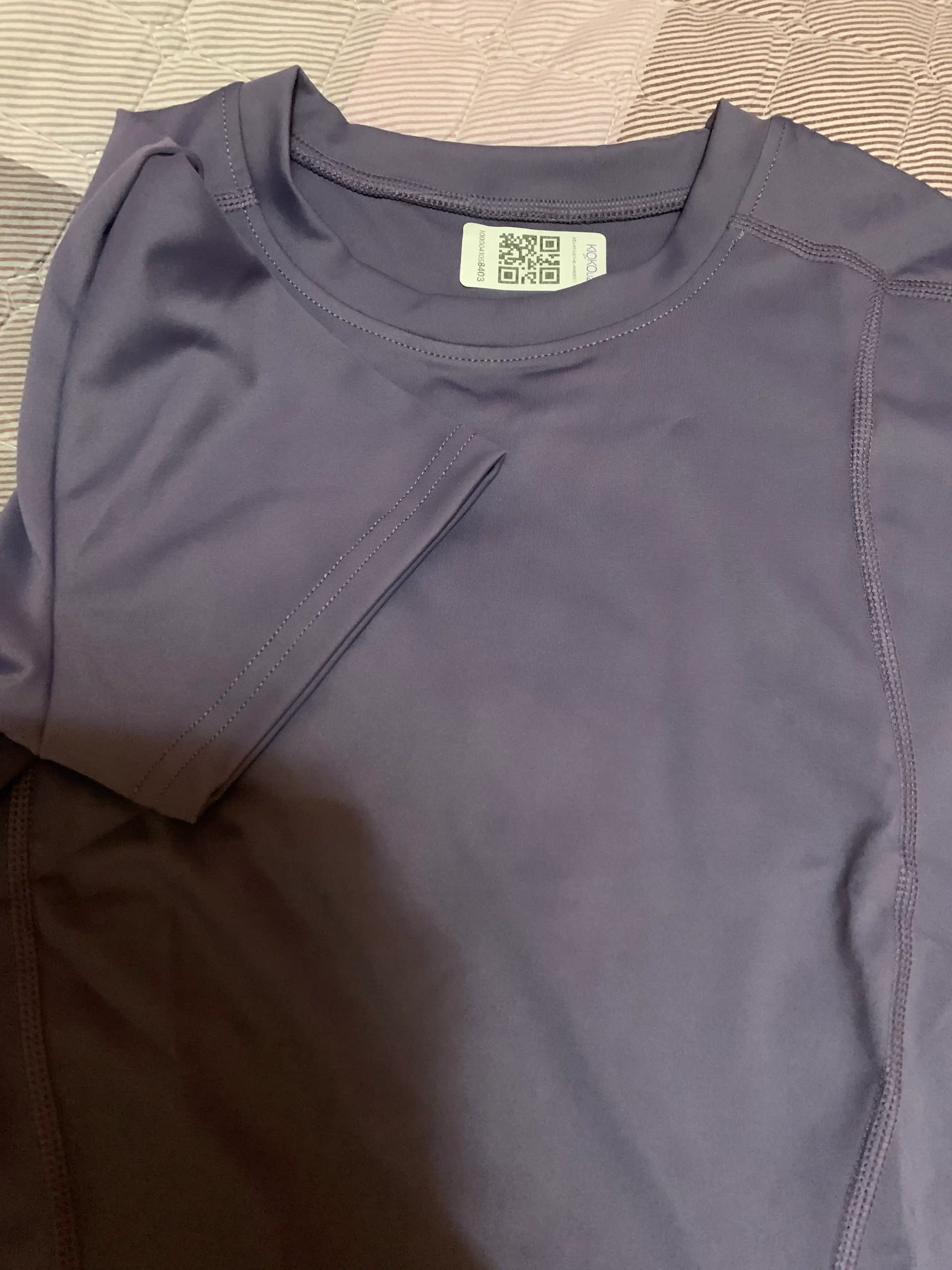 Ayollar futbolkasi Slimfit Kioko, ayollar sport rashgardi