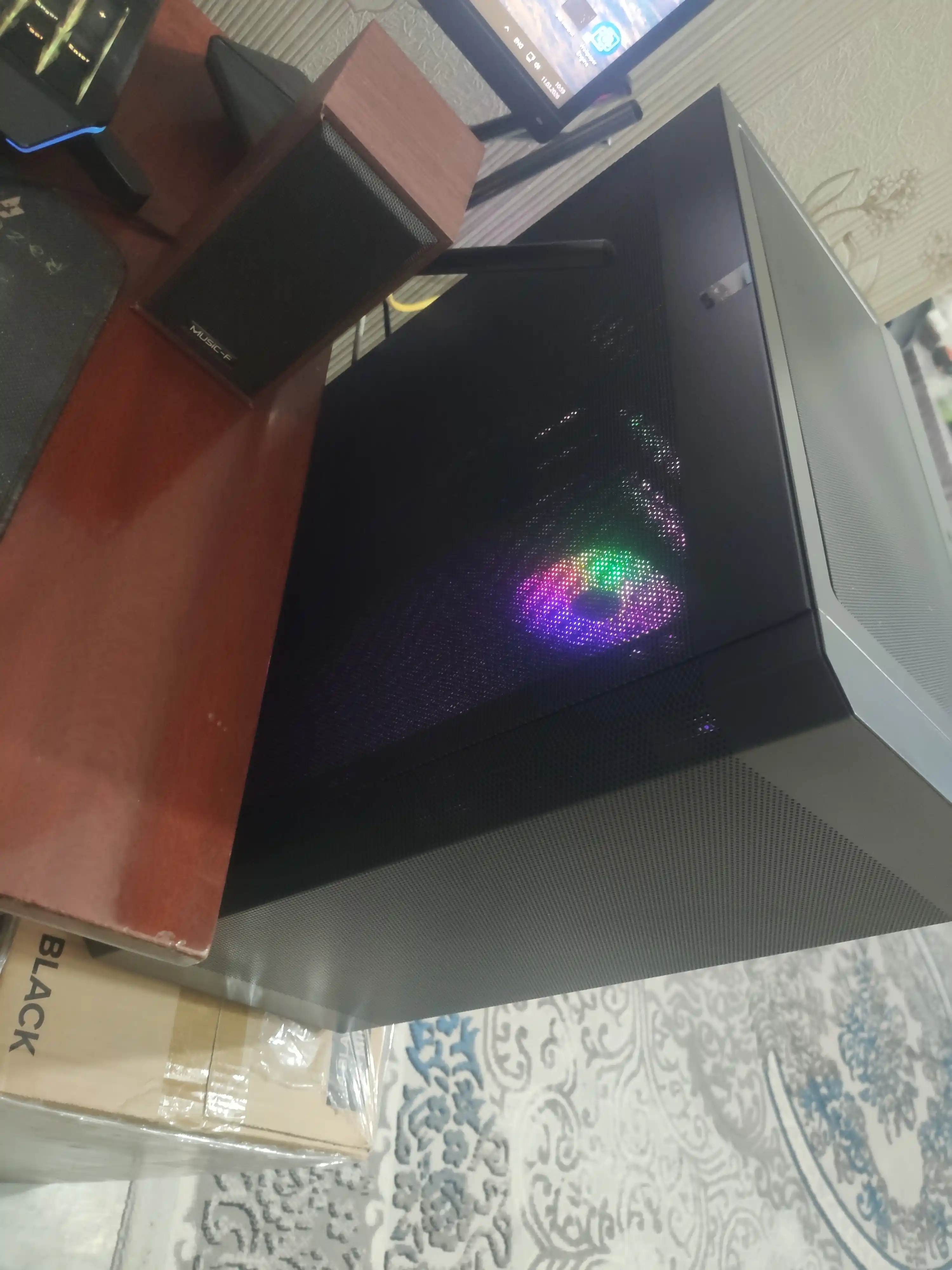 Zalman I4 kompyuter korpusi, Mid Tower, BPsiz, 6 ta kuler, torli panellar