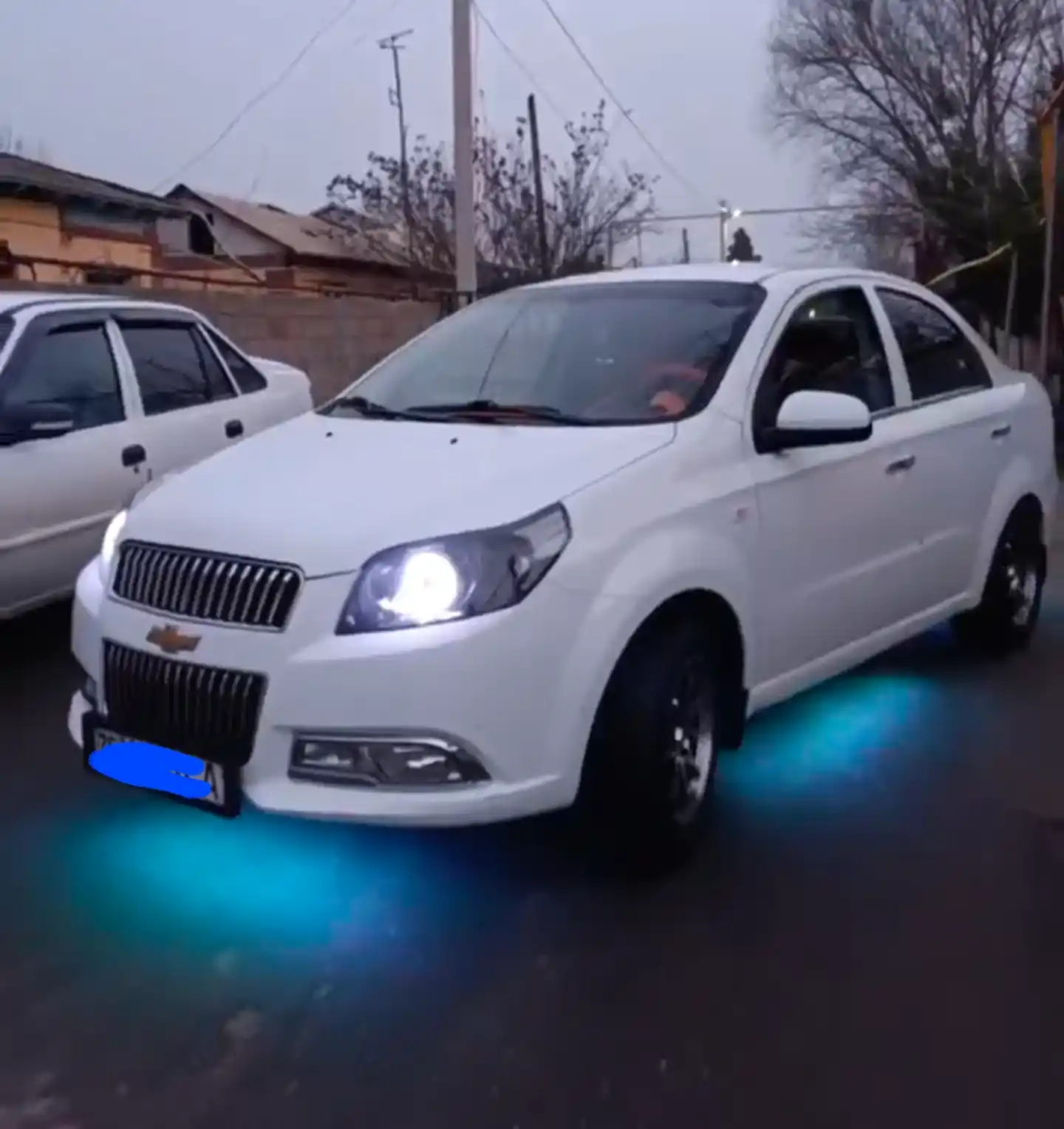 Avtomobilning pastki qismi uchun svetodiod yoritgich