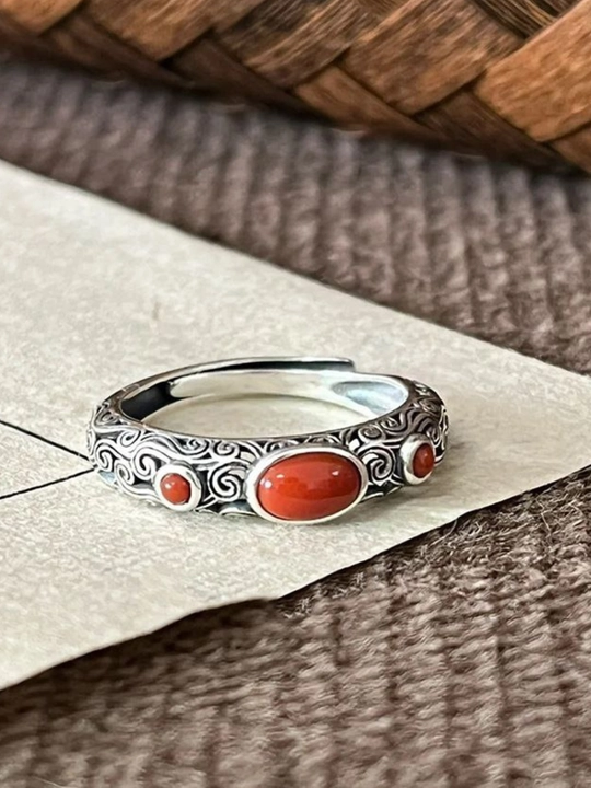 Qizil toshli vintage ayollar uzugi kumush rang zamonaviy va nafis taqinchoq