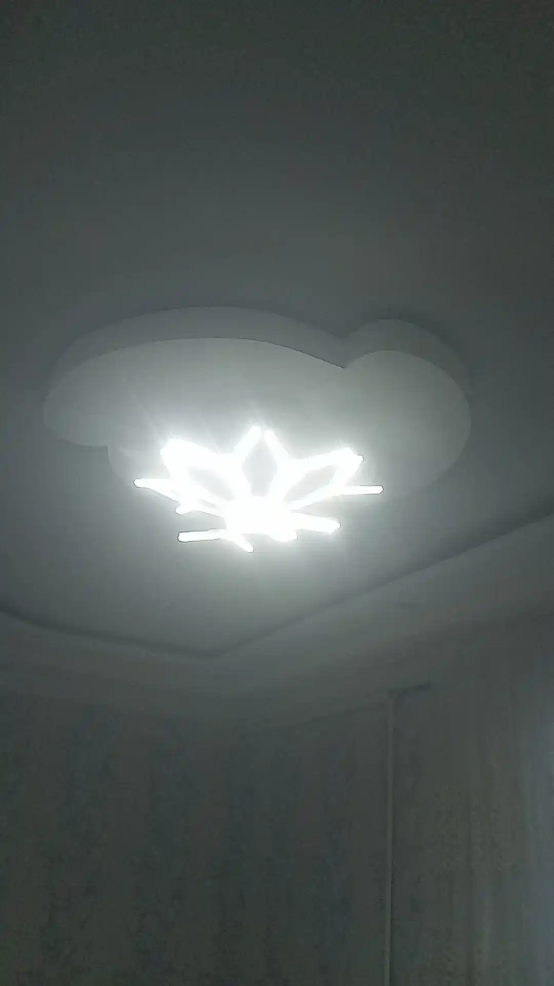 LED transformer lyustra E27 patronga, 8 qanotli, 150W, buklanadigan, sozlanadigan