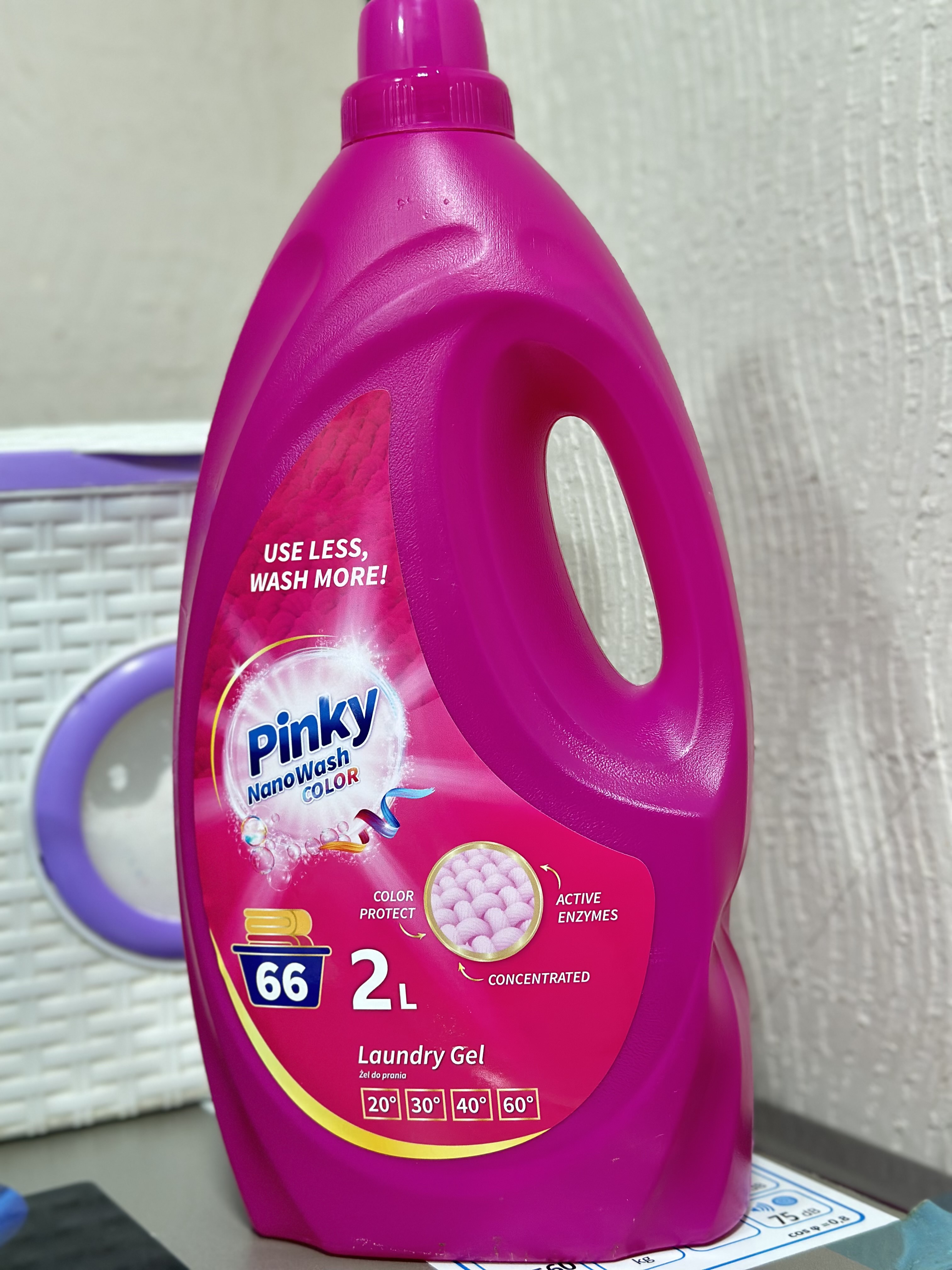 Pinky kir yuvish geli konsentrat, oq va rangli kiyimlar uchun, 2/3 litr