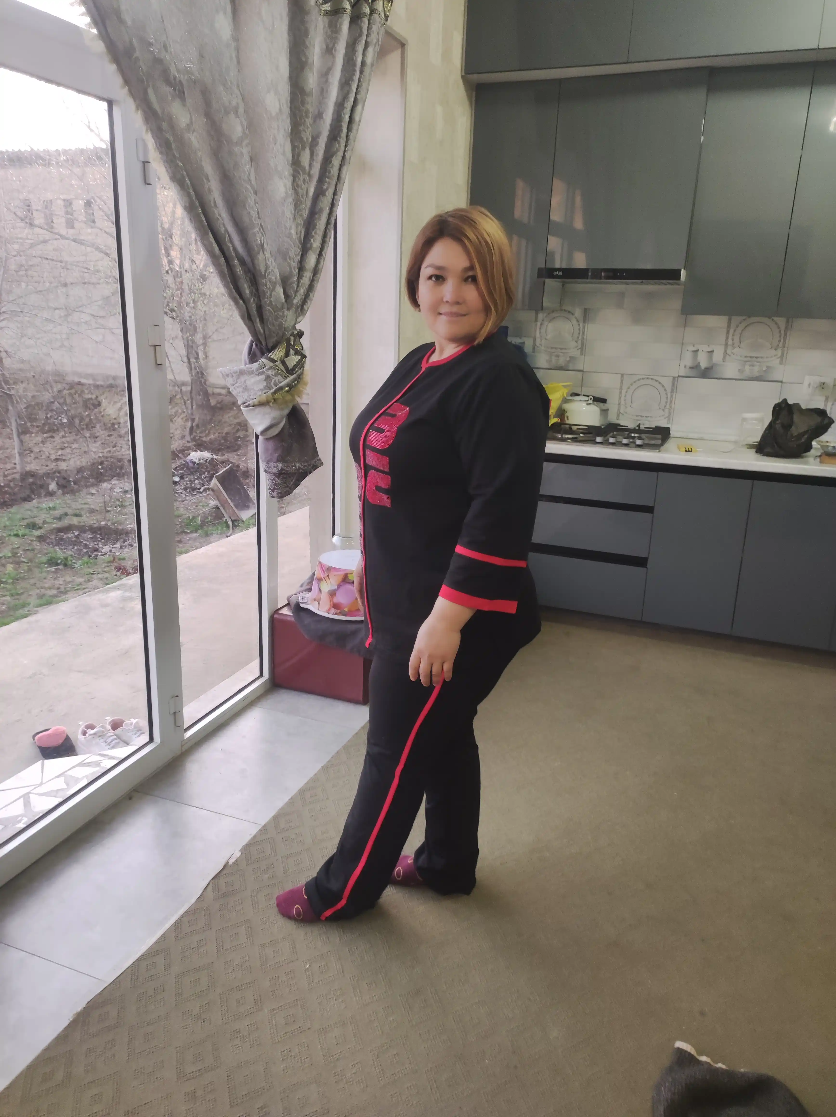 Ayollar kiyimlari, dvoykalar ayollar uchun, zamonaviy kiyimlar, kiyim, qizil pijama