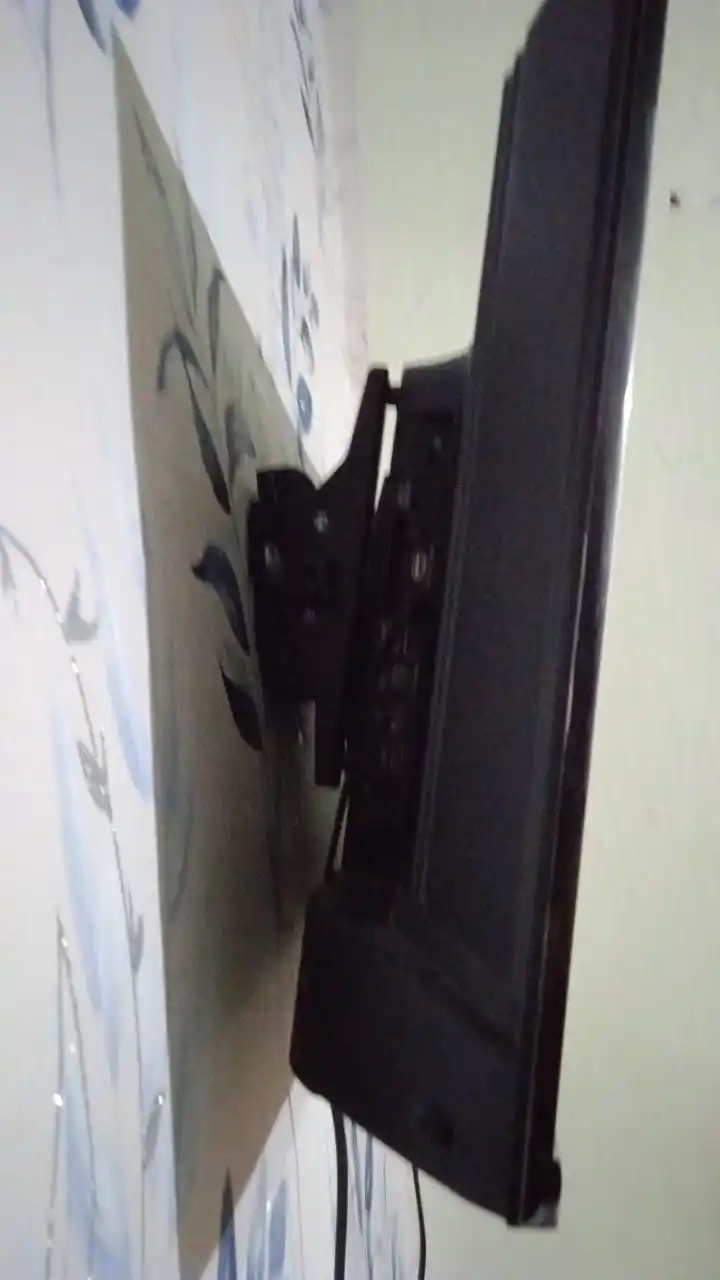 Televizor uchun devor kronshteyni iSmart – 14” dan 65” gacha, metall osma moslama