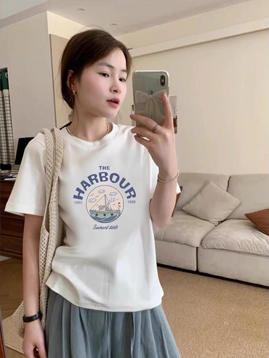 Ayollar futbolkasi