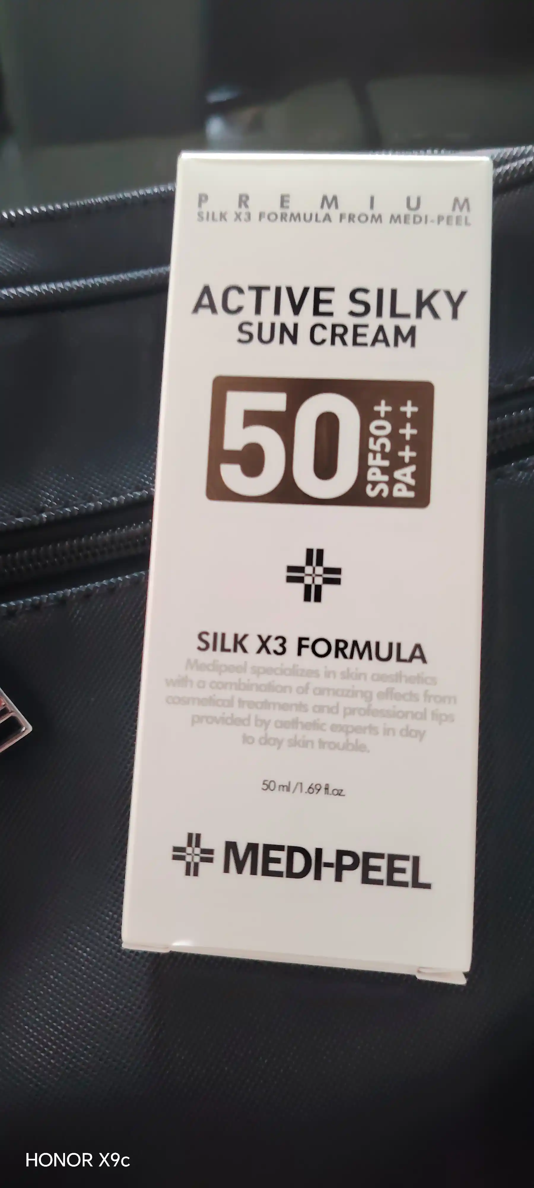 Солнцезащитный крем Medi Peel Active Silky, SPF50+, с комплексом пептидов и шёлка