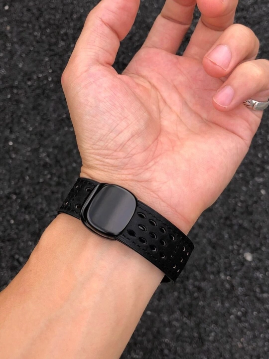 Кожаный ремешок с перфорацией для Samsung Galaxy Watch Ultra, сменный ремешок
