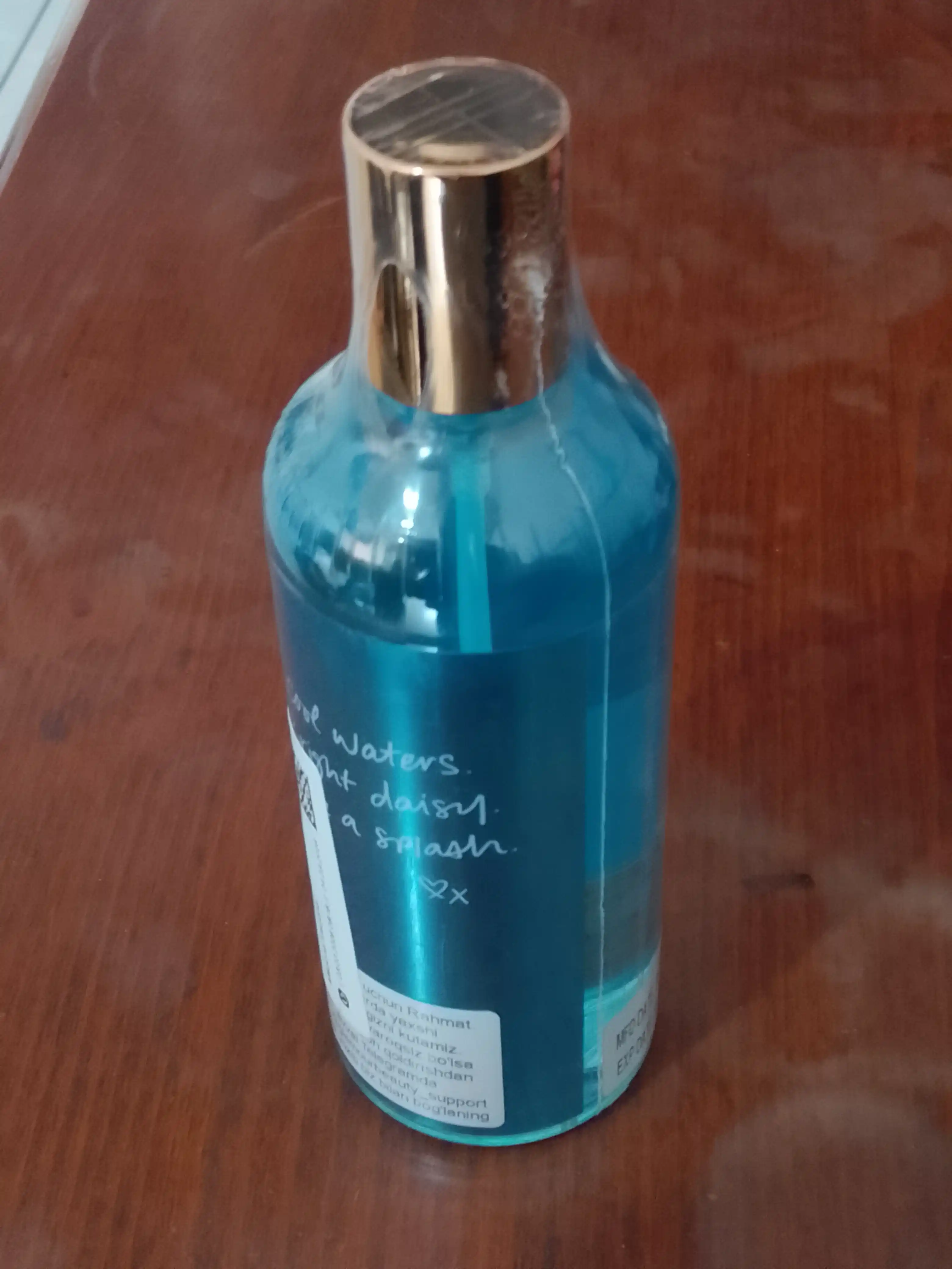 Parfyumlangan tana spreyi suvi Victoria's Secret Spreyi Aqua Kiss Rush, Shimmer, 250 ml