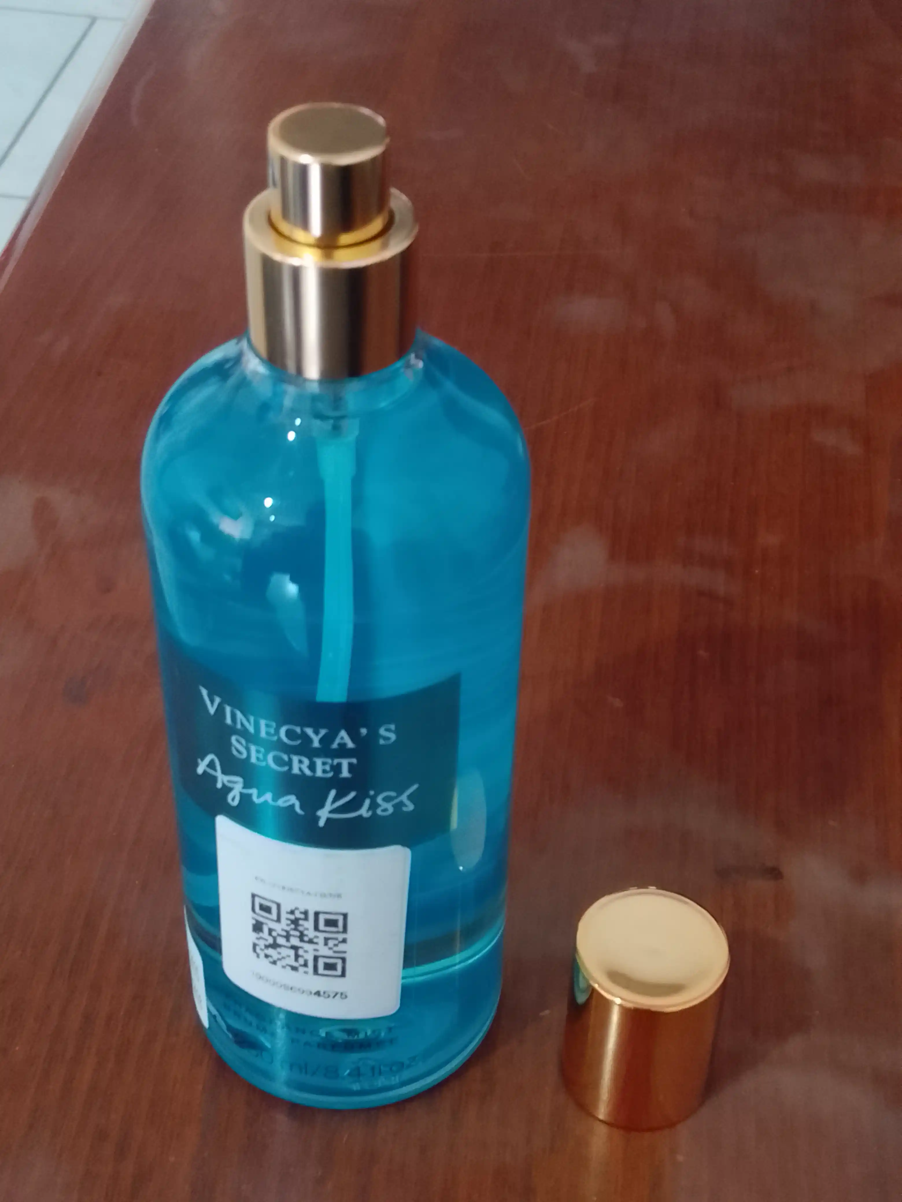 Parfyumlangan tana spreyi suvi Victoria's Secret Spreyi Aqua Kiss Rush, Shimmer, 250 ml
