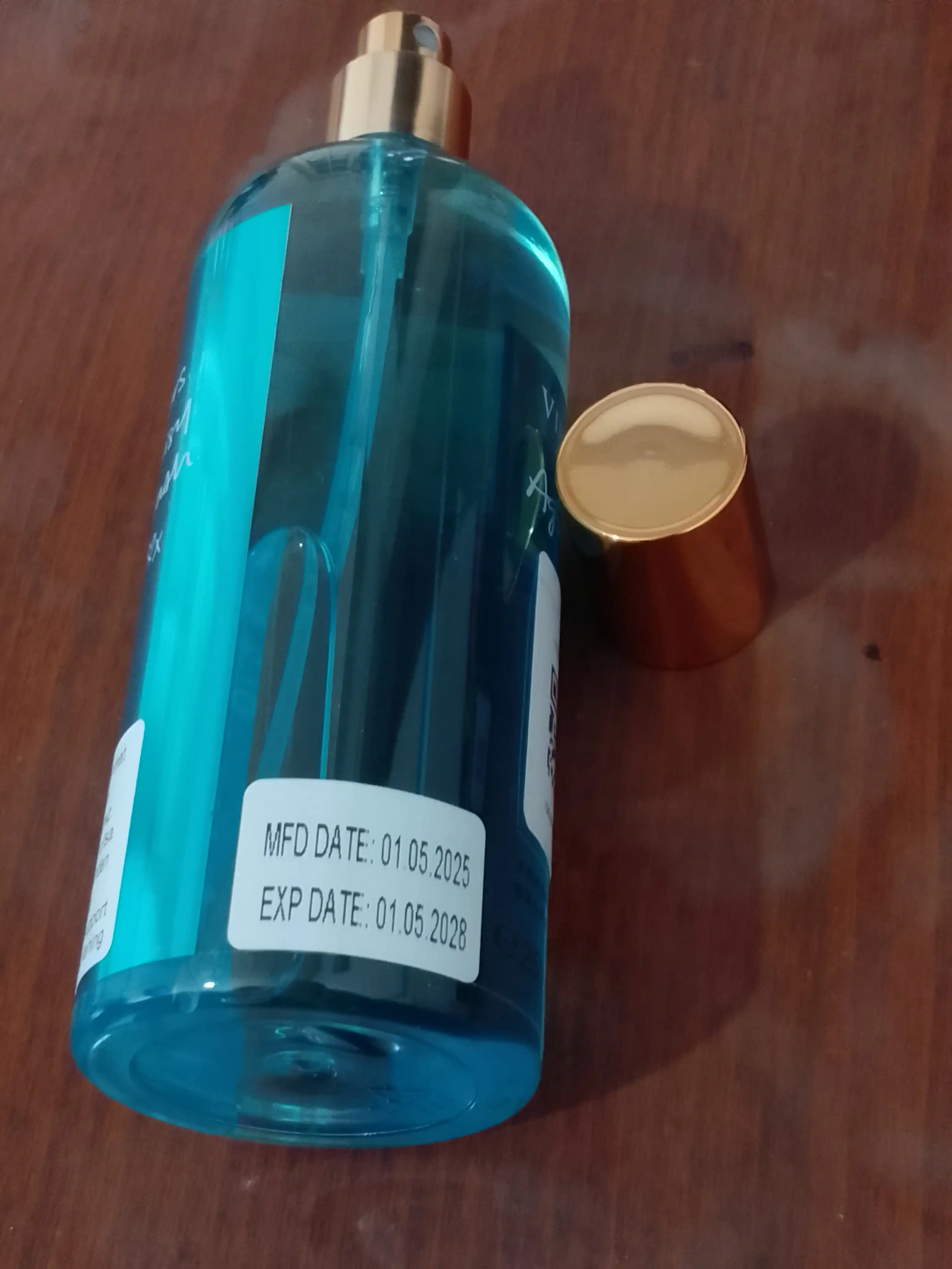 Parfyumlangan tana spreyi suvi Victoria's Secret Spreyi Aqua Kiss Rush, Shimmer, 250 ml