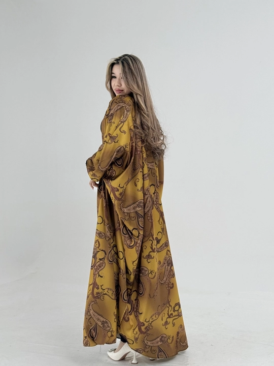 Yorqin naqshli, yengil va qulay nafis abaya