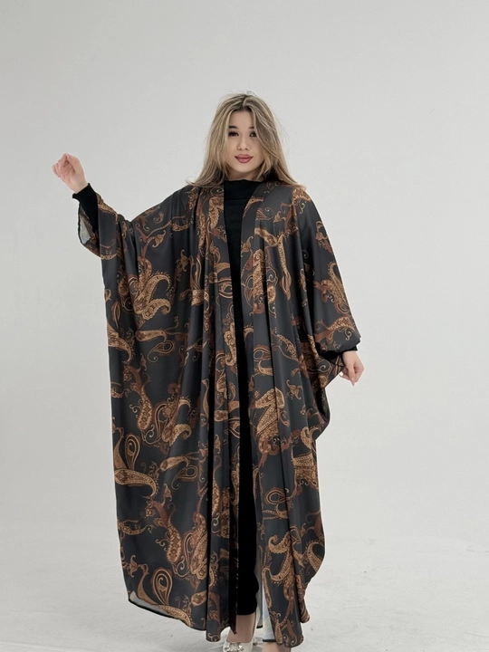 Yorqin naqshli, yengil va qulay nafis abaya
