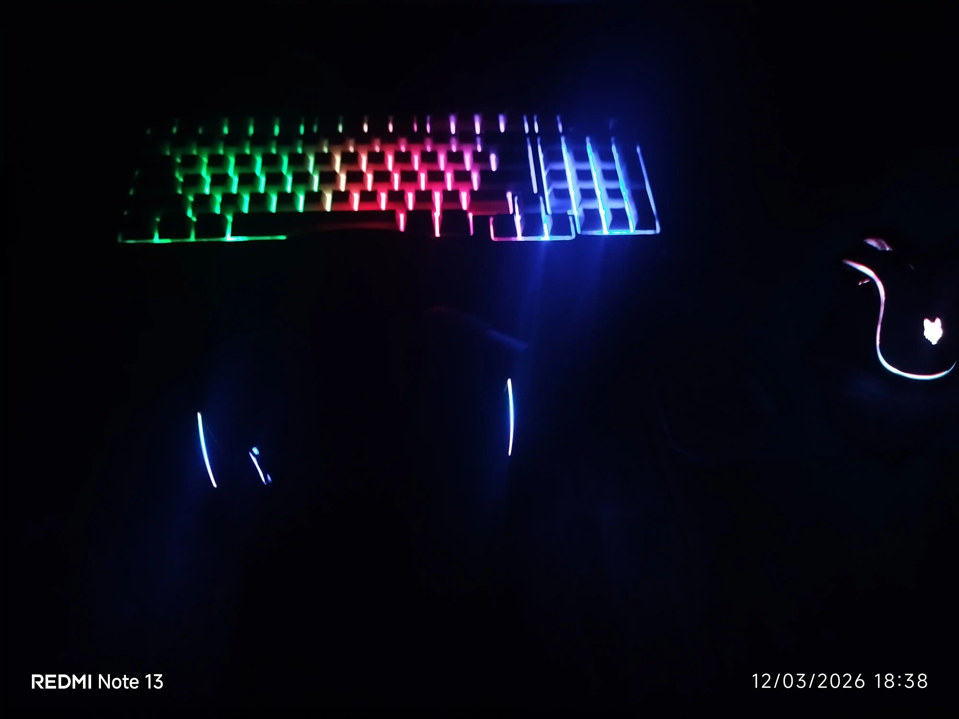 O'yin simli quloqchinlar CANYON Interceptor GH-8A, RGB yoritgich bilan