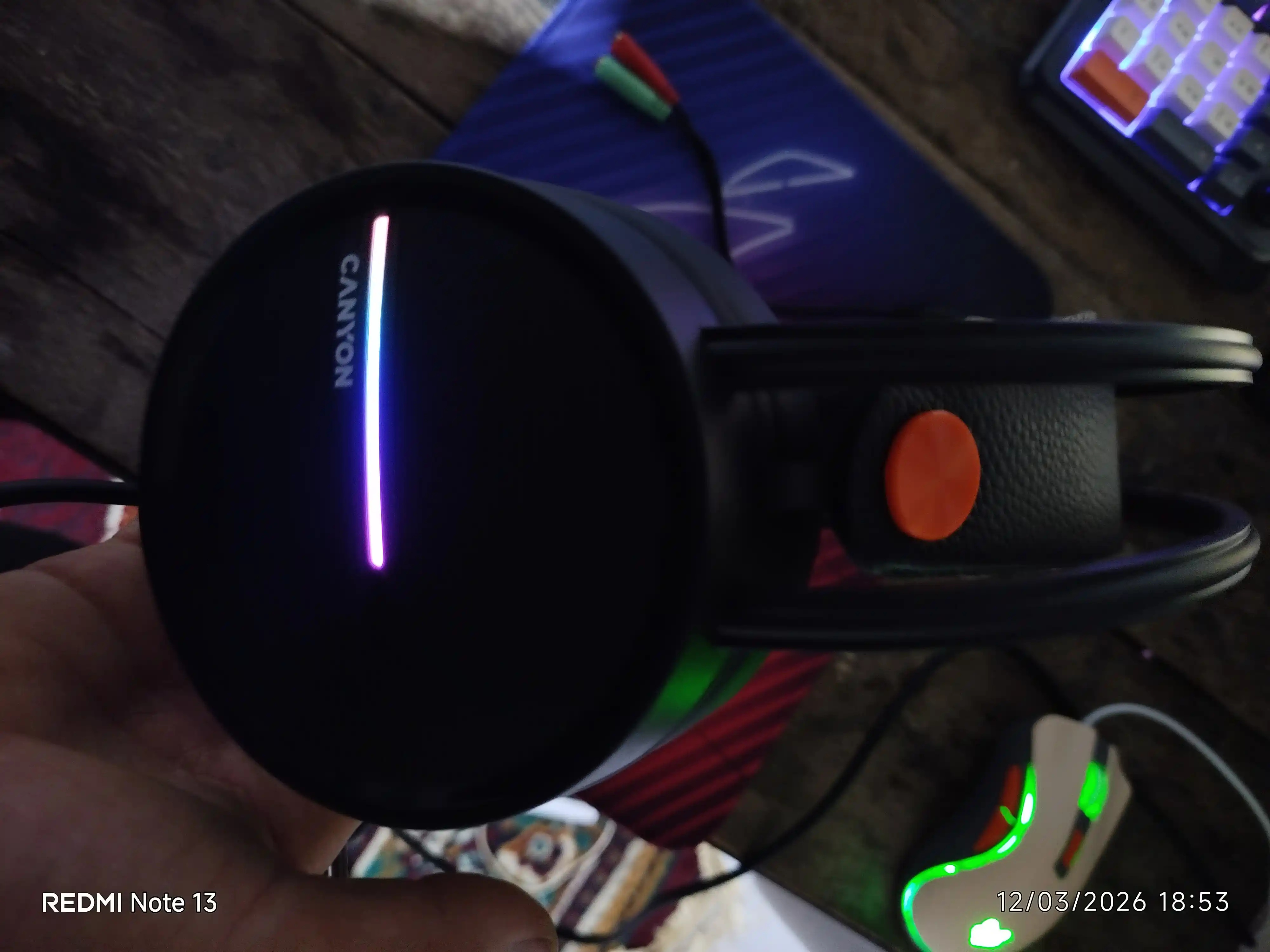 O'yin simli quloqchinlar CANYON Interceptor GH-8A, RGB yoritgich bilan