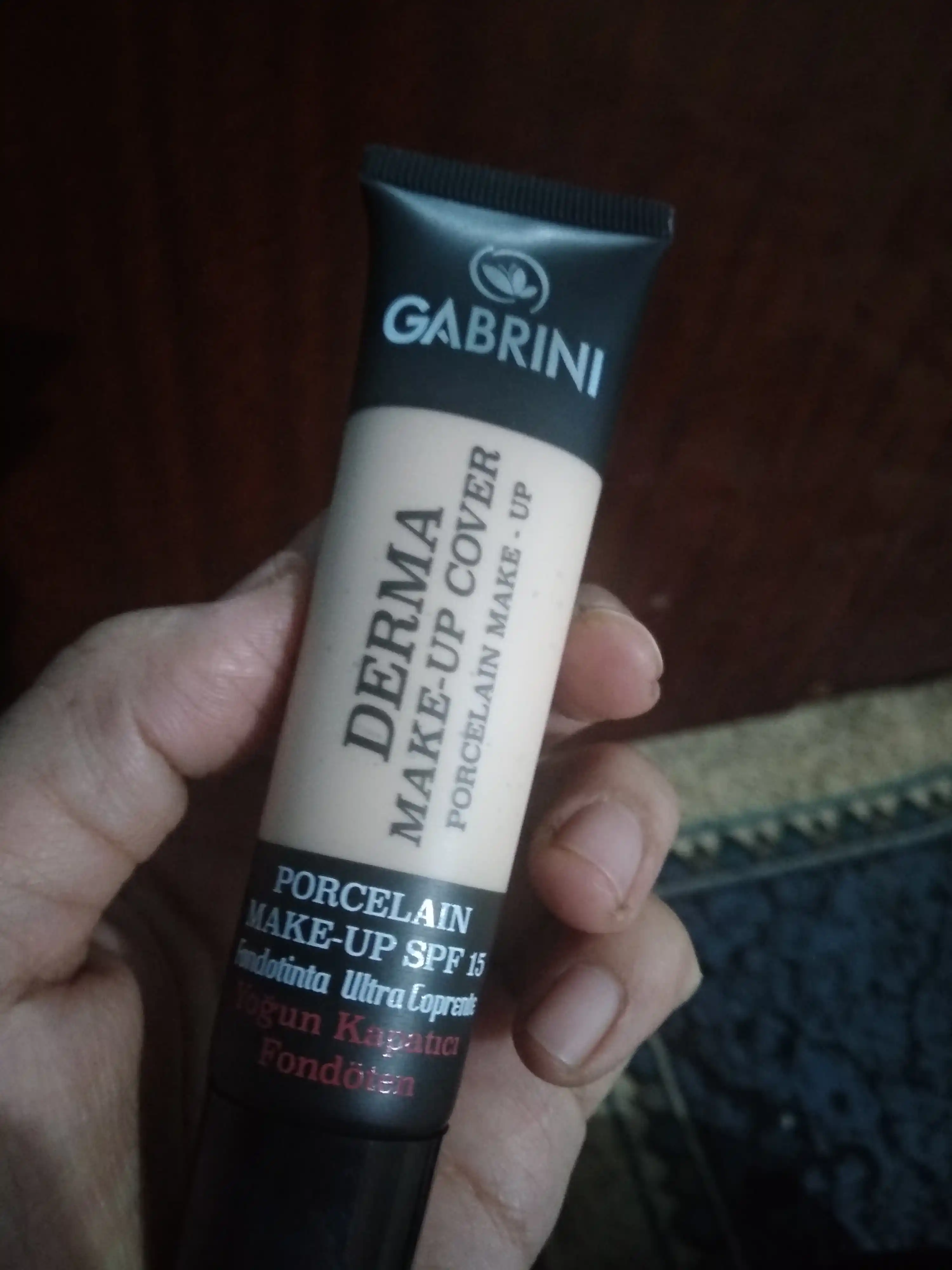 Matlovchi Gabrini Derma Tonal kremi, makiyaj uchun juda ishonchli krem SPF 15, 40 ml