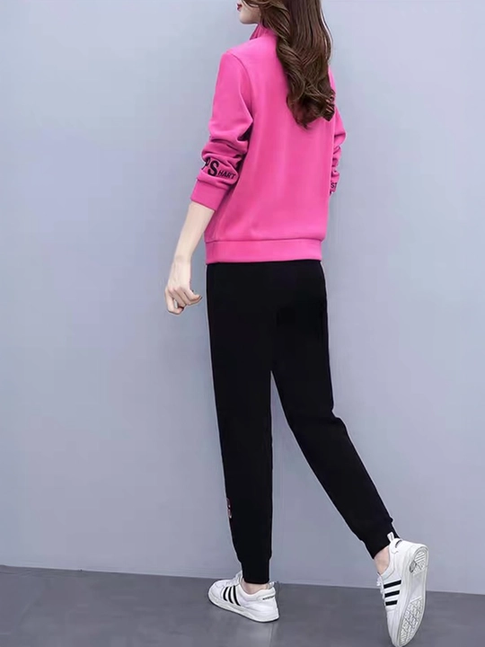 Ayollar sport kostyumi