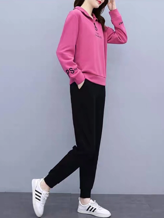 Ayollar sport kostyumi