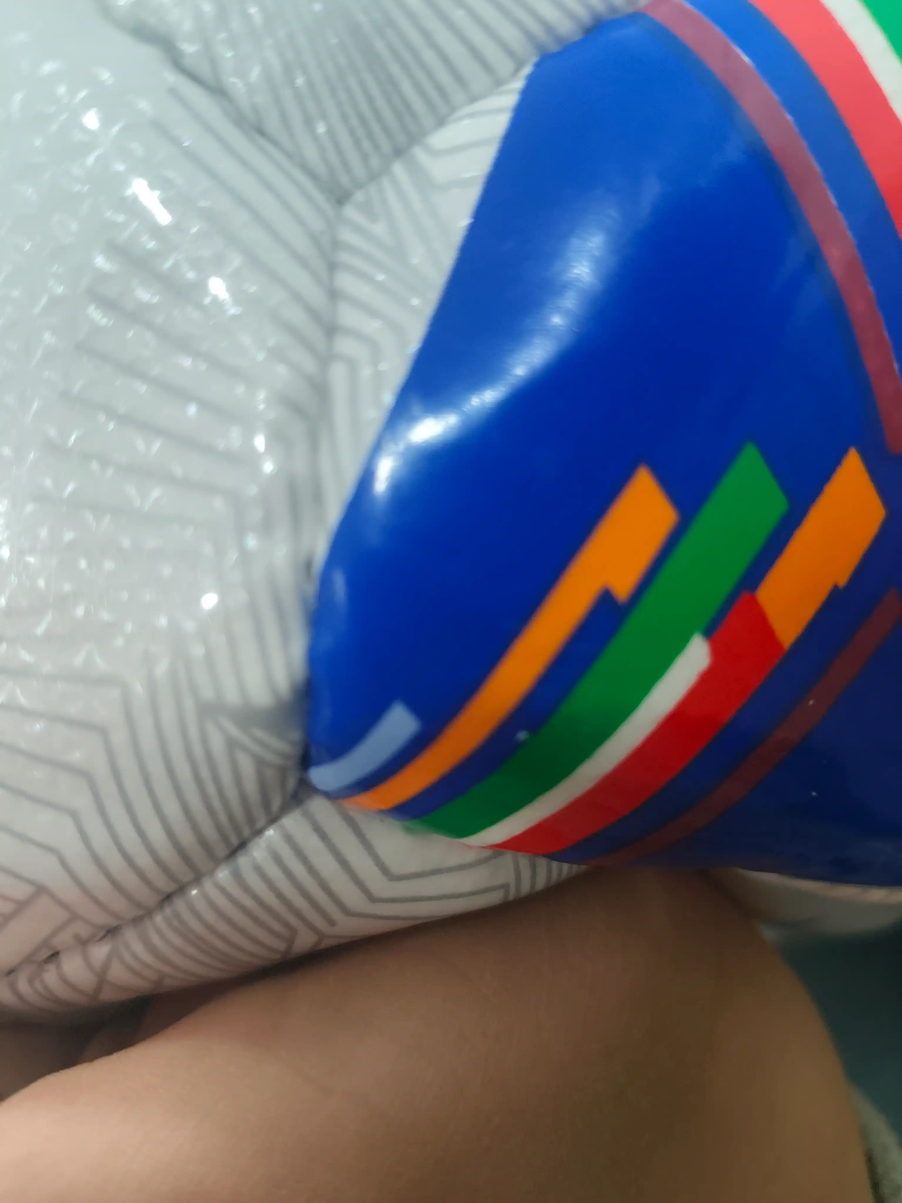 Профессиональные футбольные мячи, сшиты Molten 