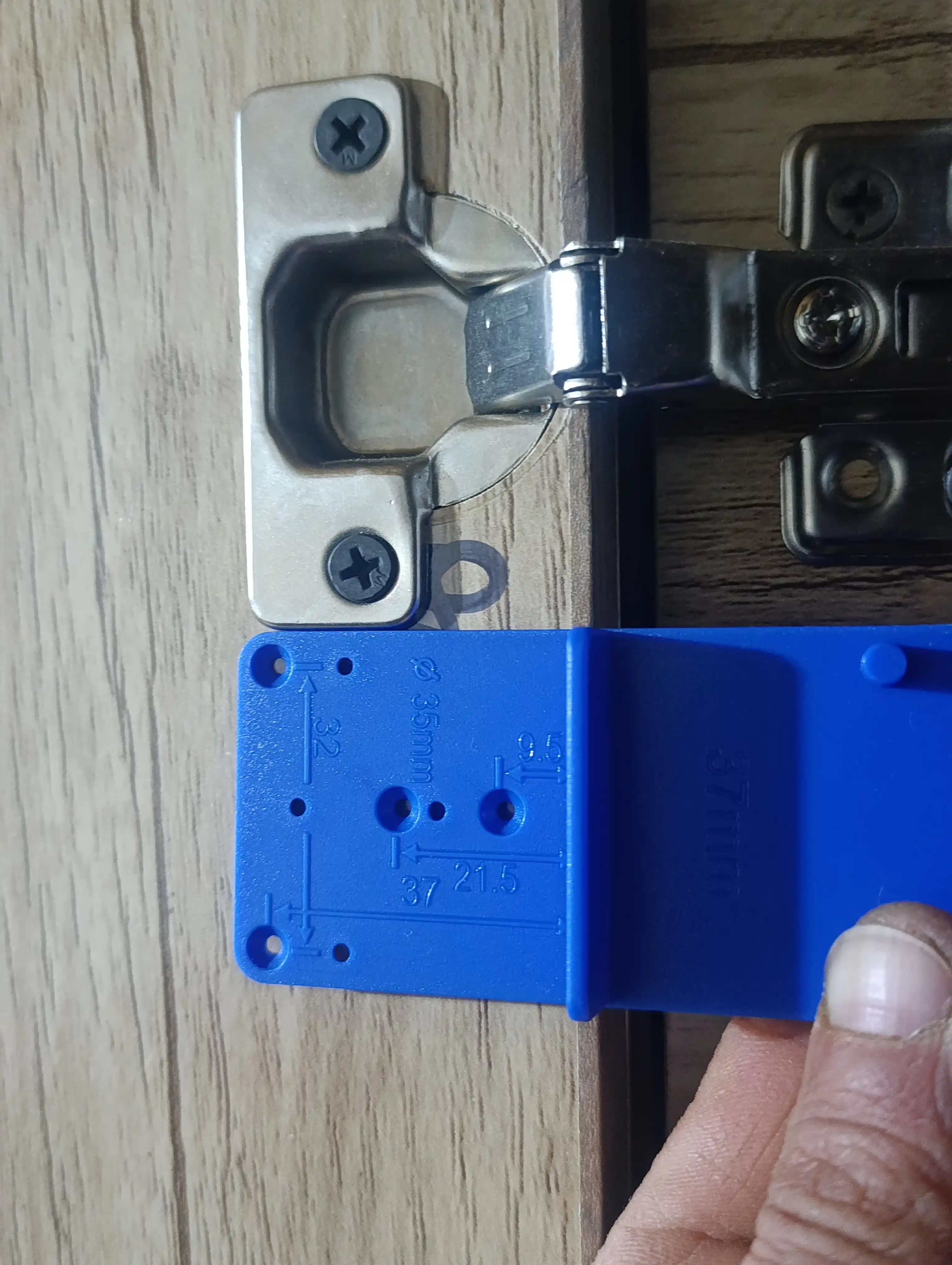 Shablon mebel eshik ilmogini ornatish uchun, universal, 28/35/40 mm