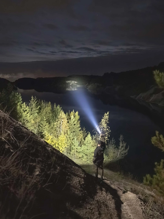 Фонарь-прожектор Armytek Barracuda Pro Max (луч холодный)