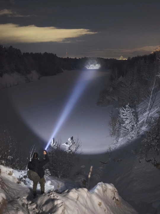 Фонарь-прожектор Armytek Barracuda Pro Max (луч холодный)