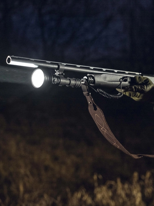 Фонарь-прожектор Armytek Barracuda Pro Max (луч холодный)