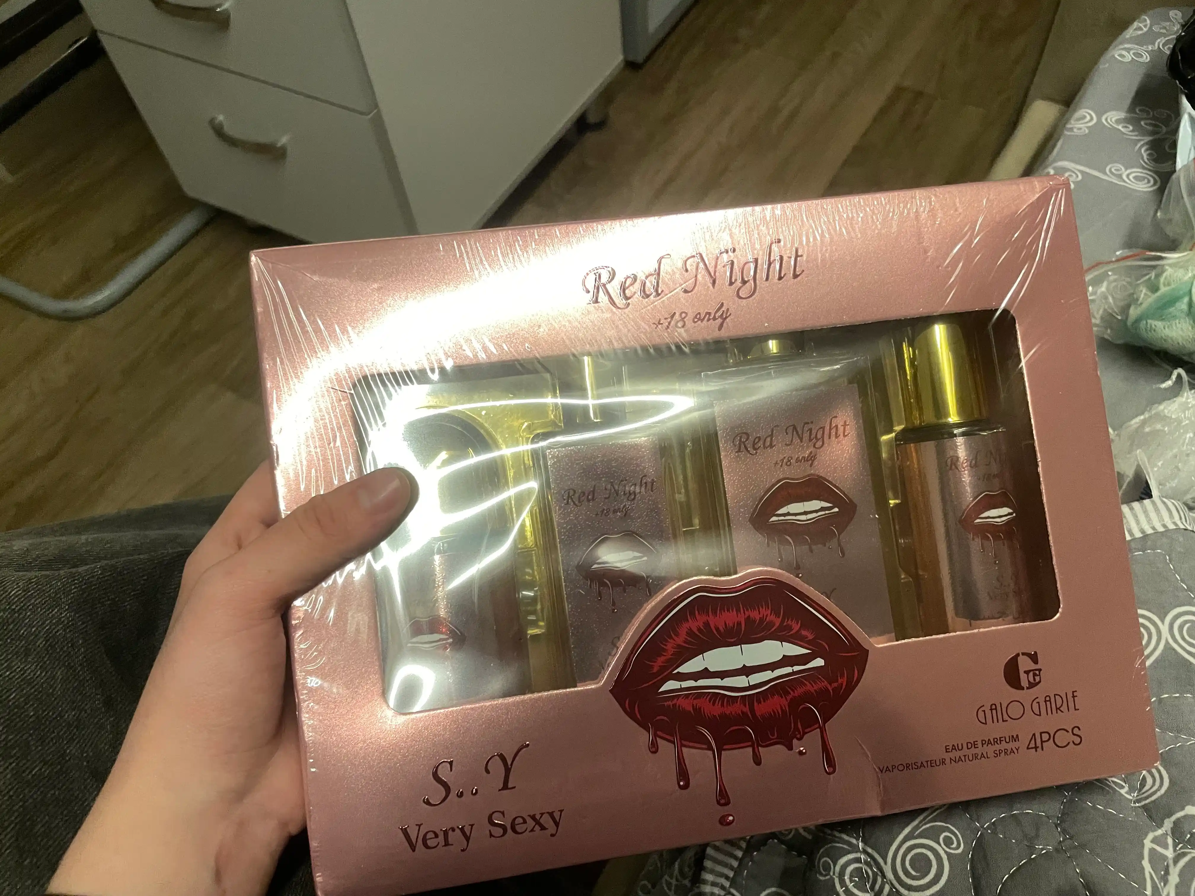 Ayollar uchun Romantic  sovg‘a to‘plami - atir + mist + roll-on + soch uchun atir