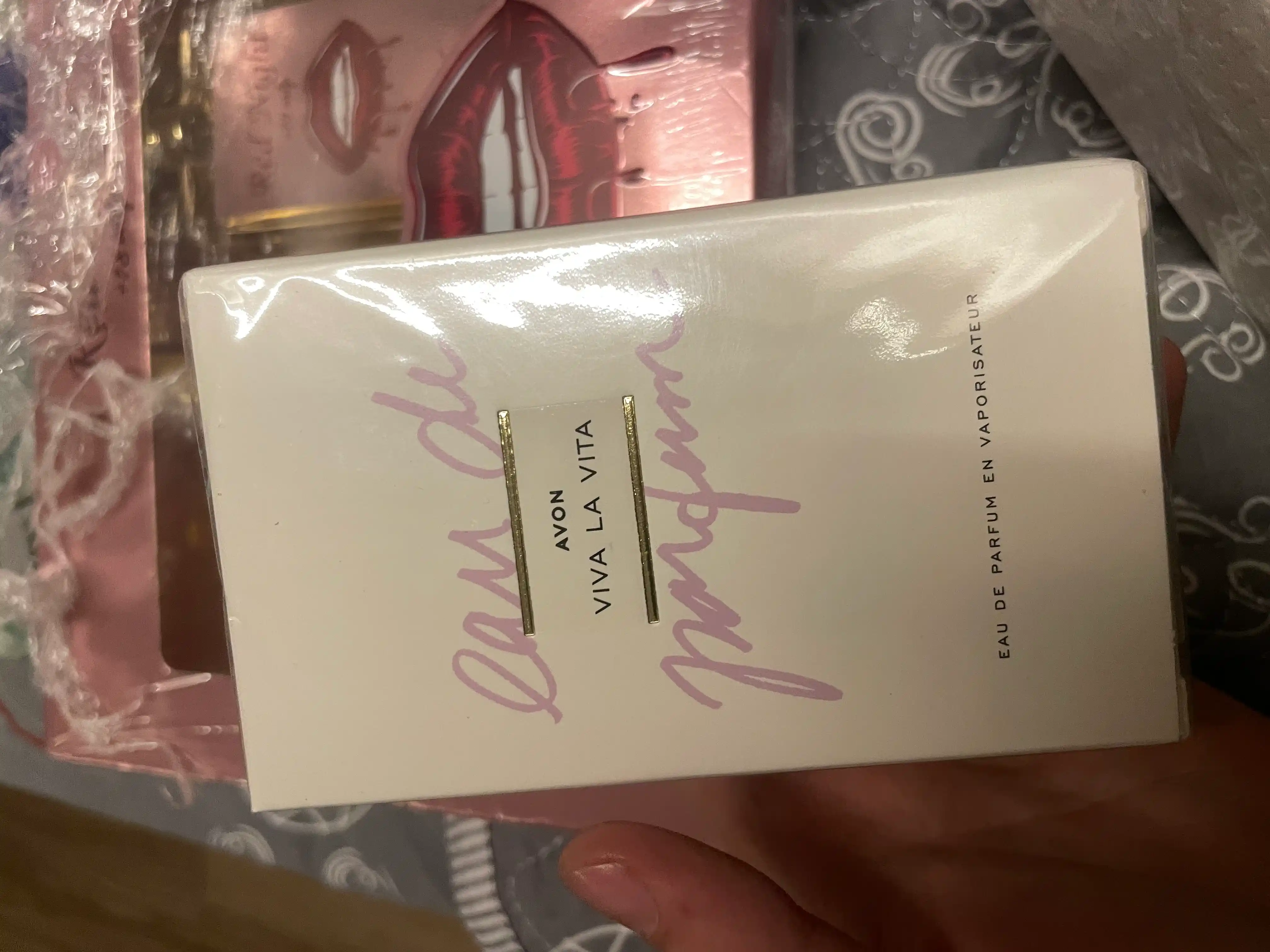 Parfyumlangan suvi Avon Viva la Vita, 50 ml