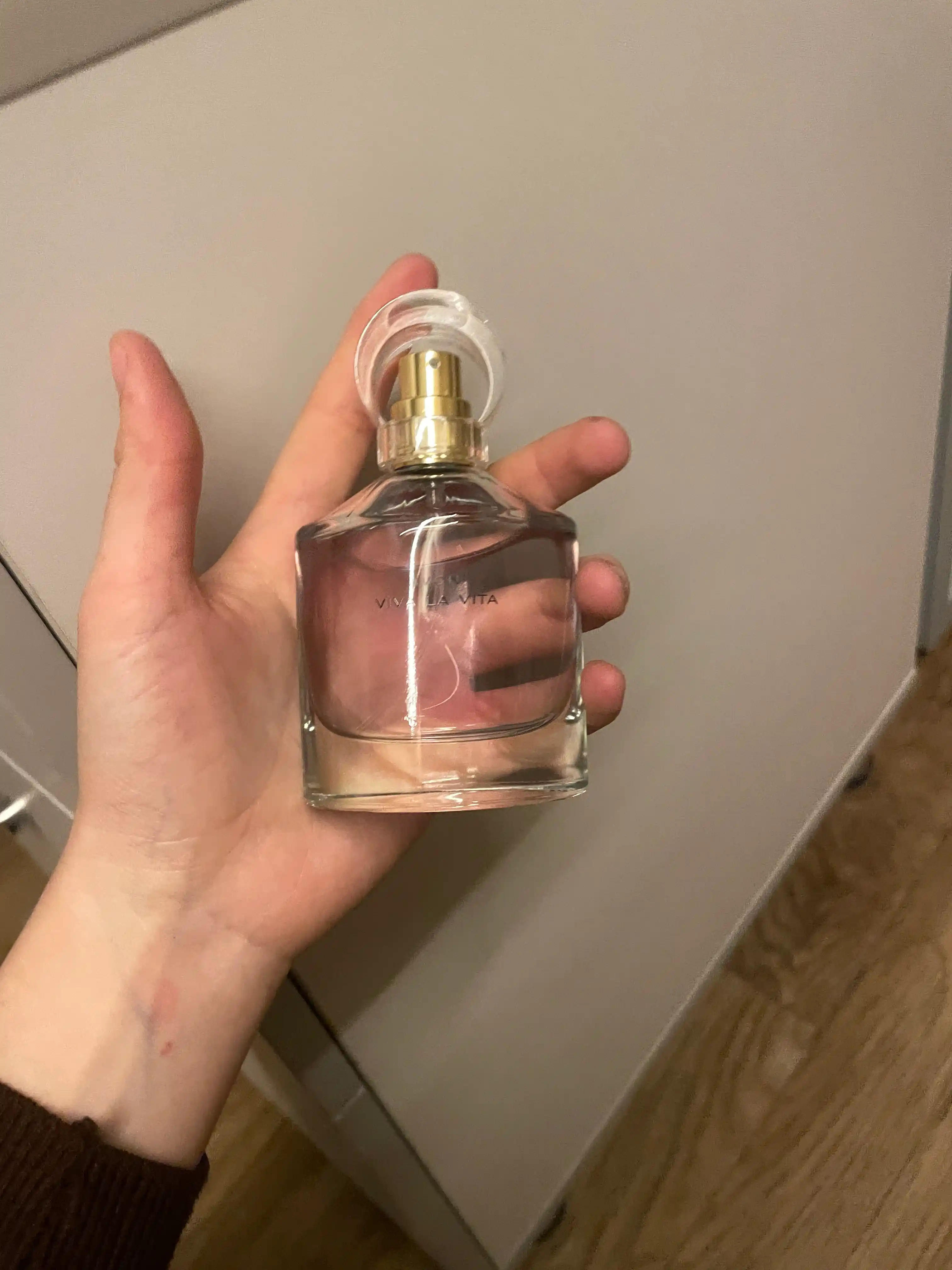 Parfyumlangan suvi Avon Viva la Vita, 50 ml