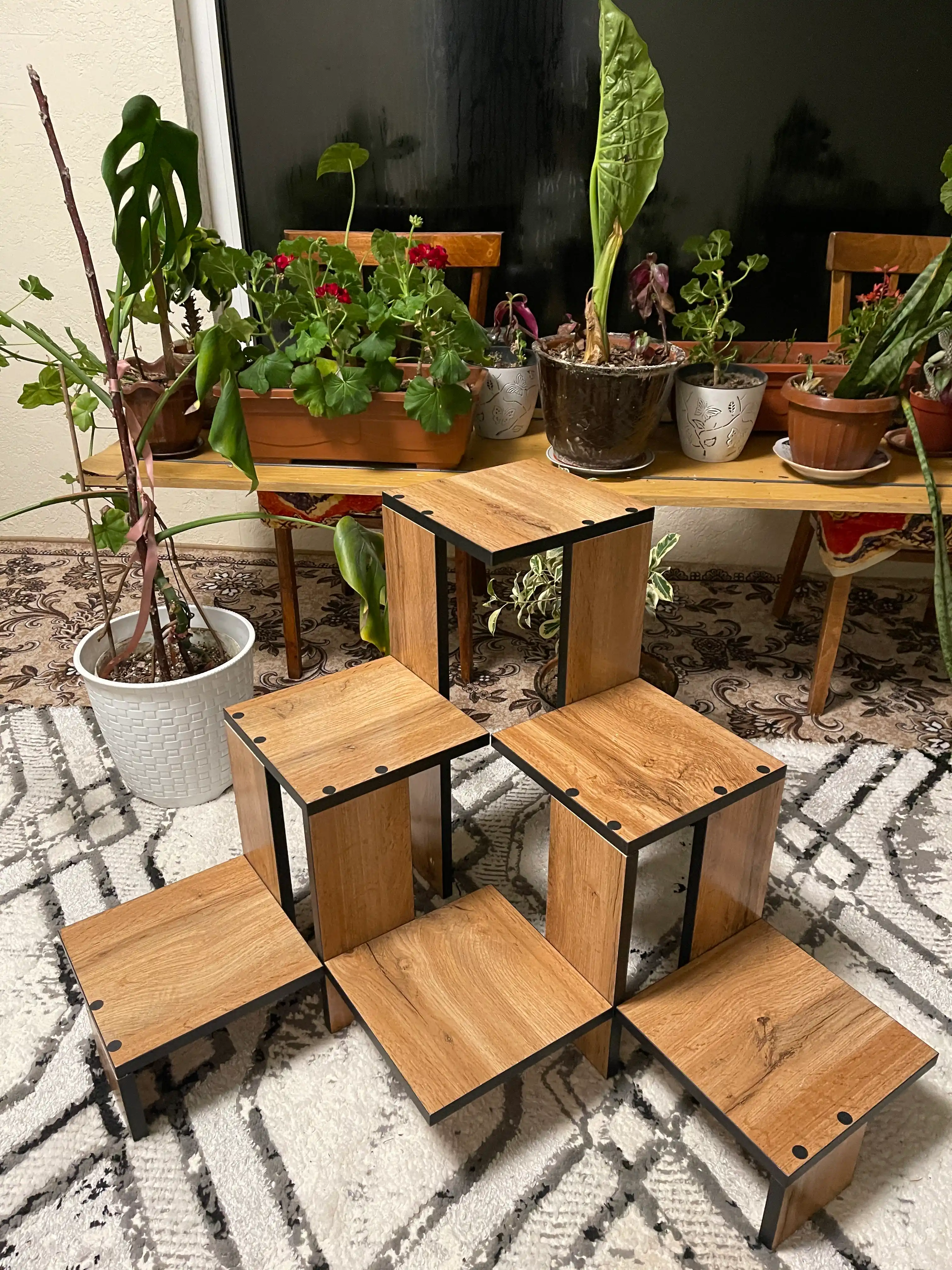 Burchakli gul uchun stend / Polka, yog‘och, 4–6 ta qavatli, FARFAR HOME