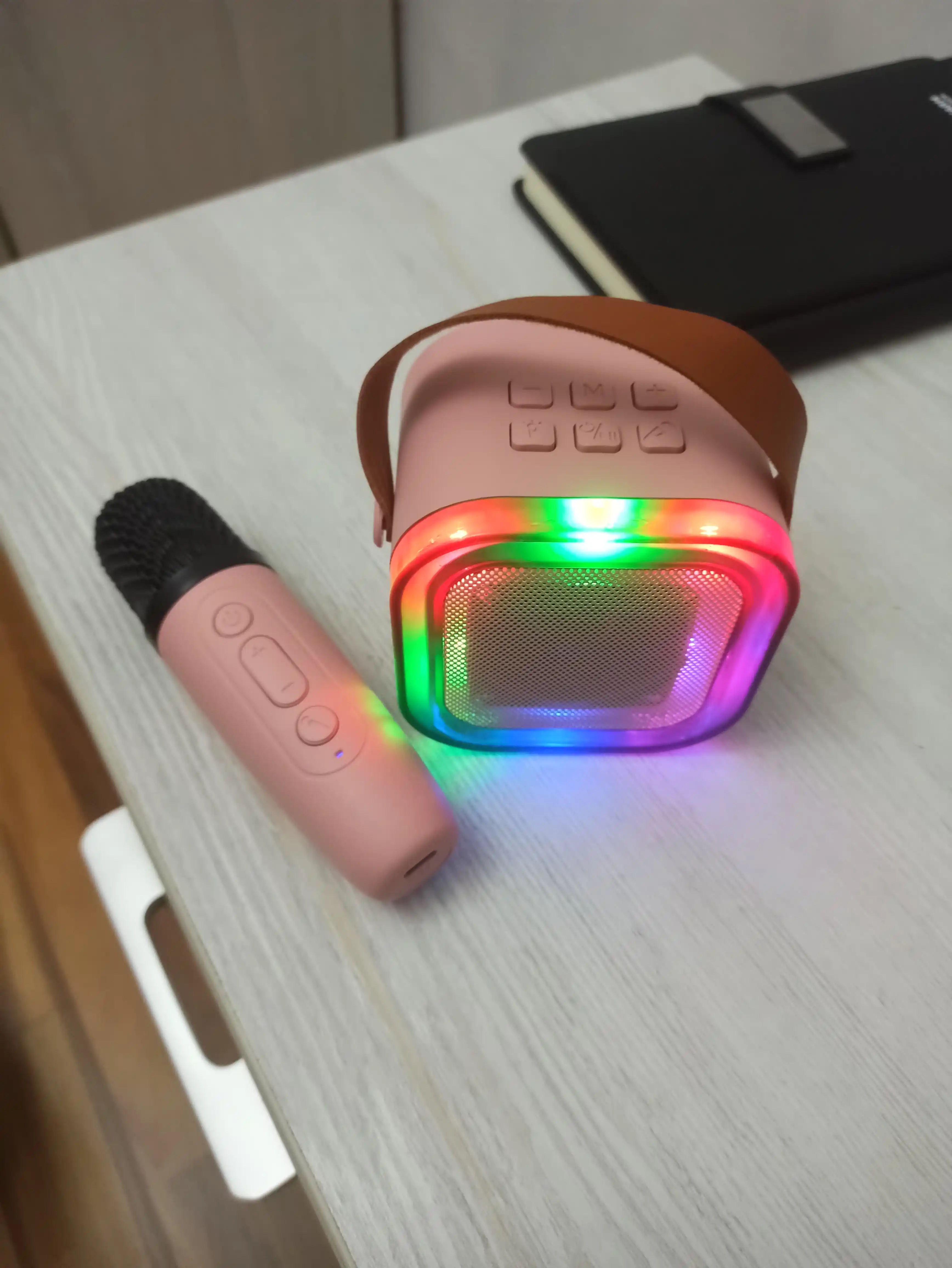 Musiqiy portativ karaoke kolonka, mini karaoke, Bluetooth, 2 simsiz mikrofon