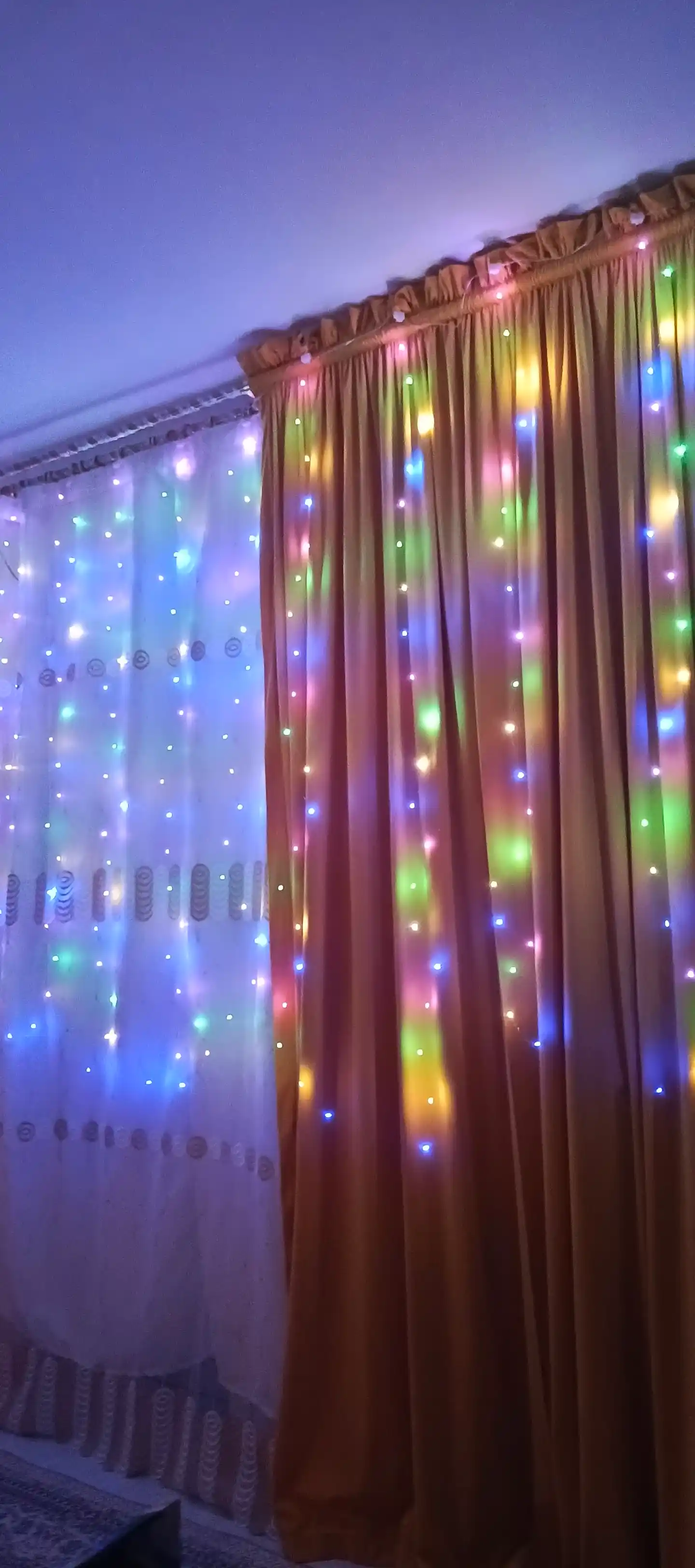 LED girlyanda parda Rosa, 3x3, 3x2, 3x1 m — 8 rejim, pult, 10 ta ilgak, yangi yil uchun