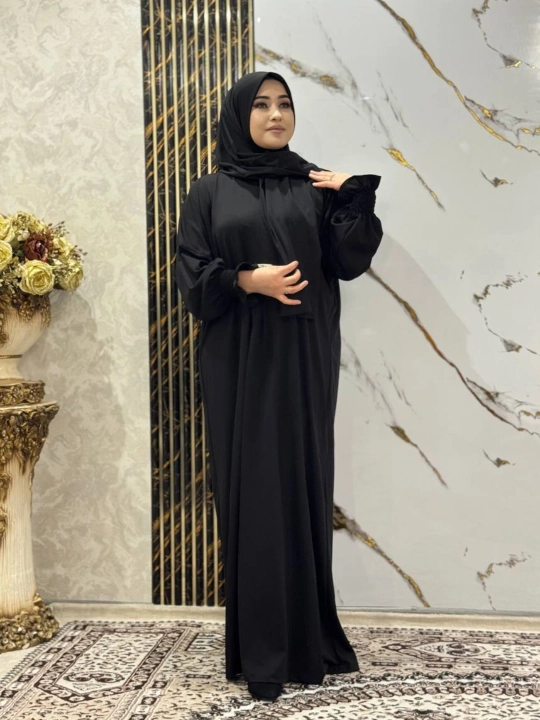 Ayollar uchun islomiy uslubdagi keng kesimli uzun abaya libosi hijob bilan mos